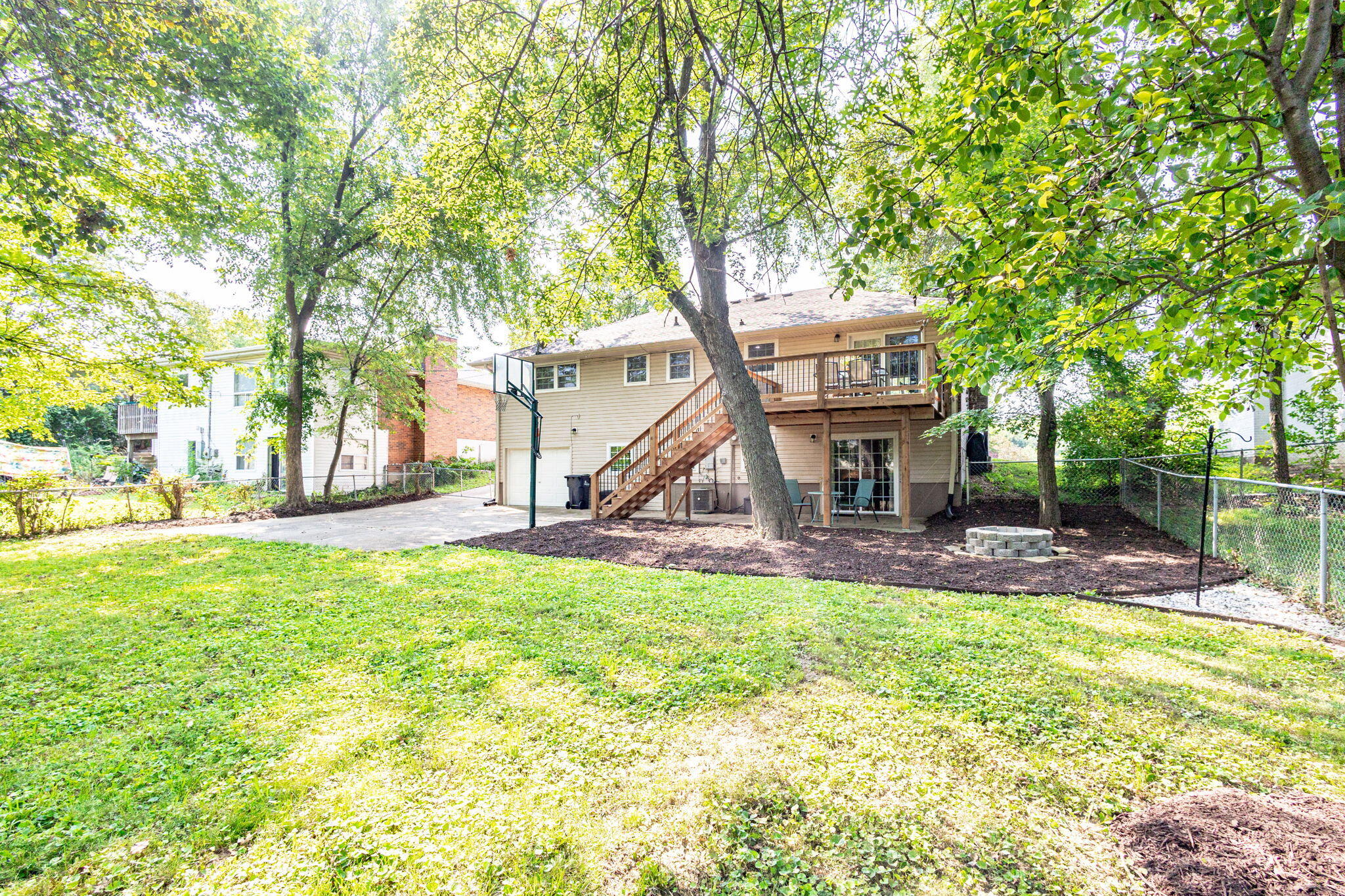 Columbia, Missouri 65203, United States, 4 Bedrooms Bedrooms, ,3 BathroomsBathrooms,Residential,Pending,50752