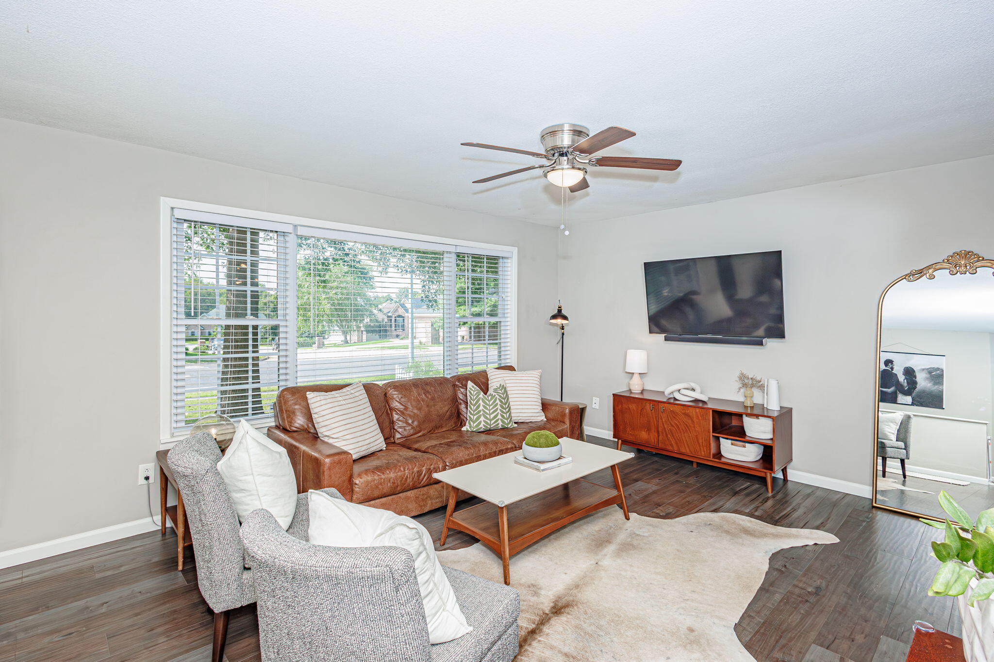 Columbia, Missouri 65203, United States, 4 Bedrooms Bedrooms, ,3 BathroomsBathrooms,Residential,Pending,50752