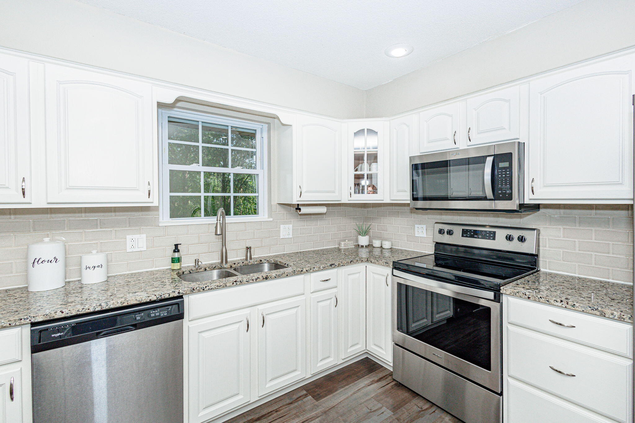 Columbia, Missouri 65203, United States, 4 Bedrooms Bedrooms, ,3 BathroomsBathrooms,Residential,Pending,50752