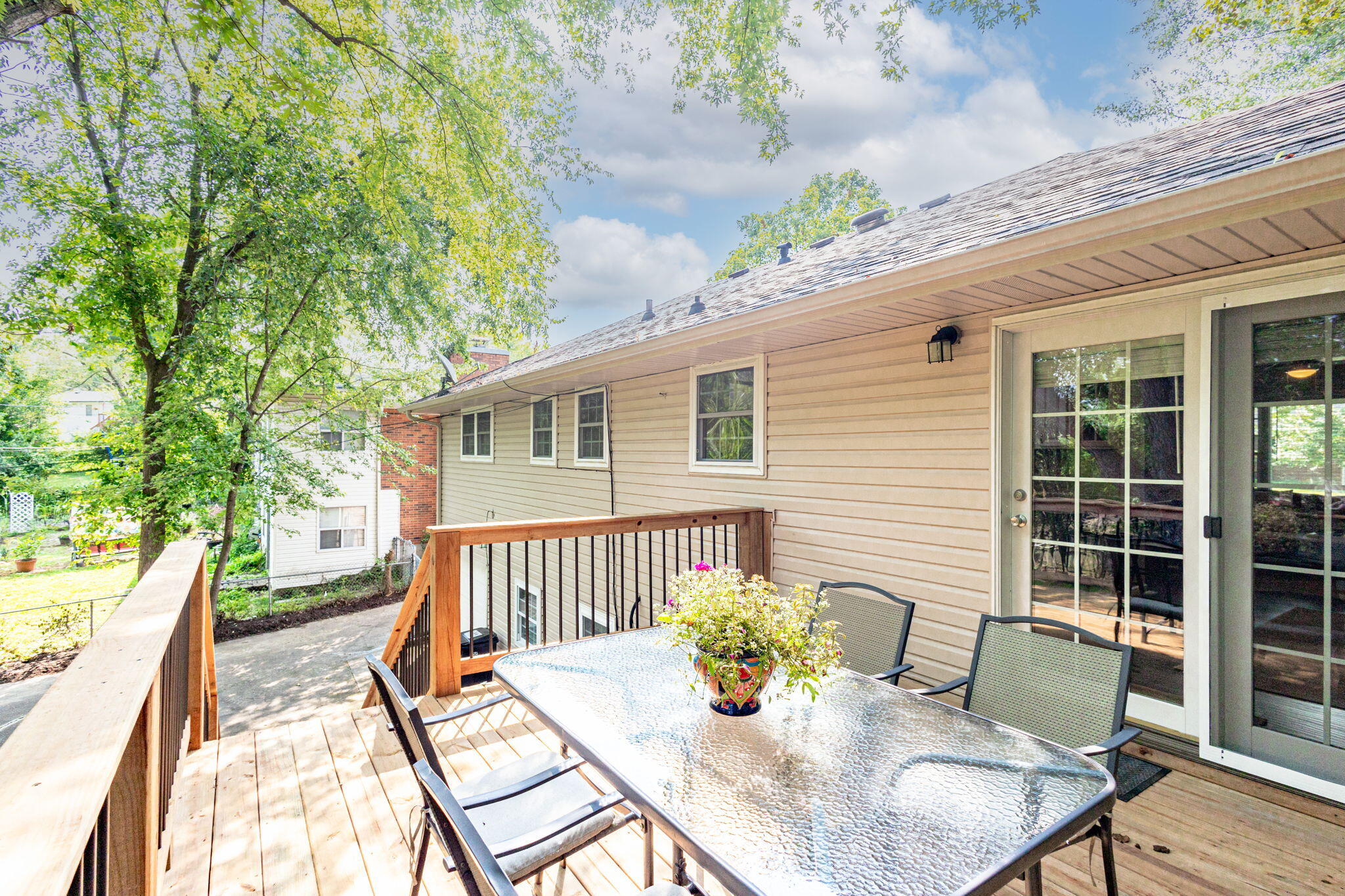 Columbia, Missouri 65203, United States, 4 Bedrooms Bedrooms, ,3 BathroomsBathrooms,Residential,Pending,50752