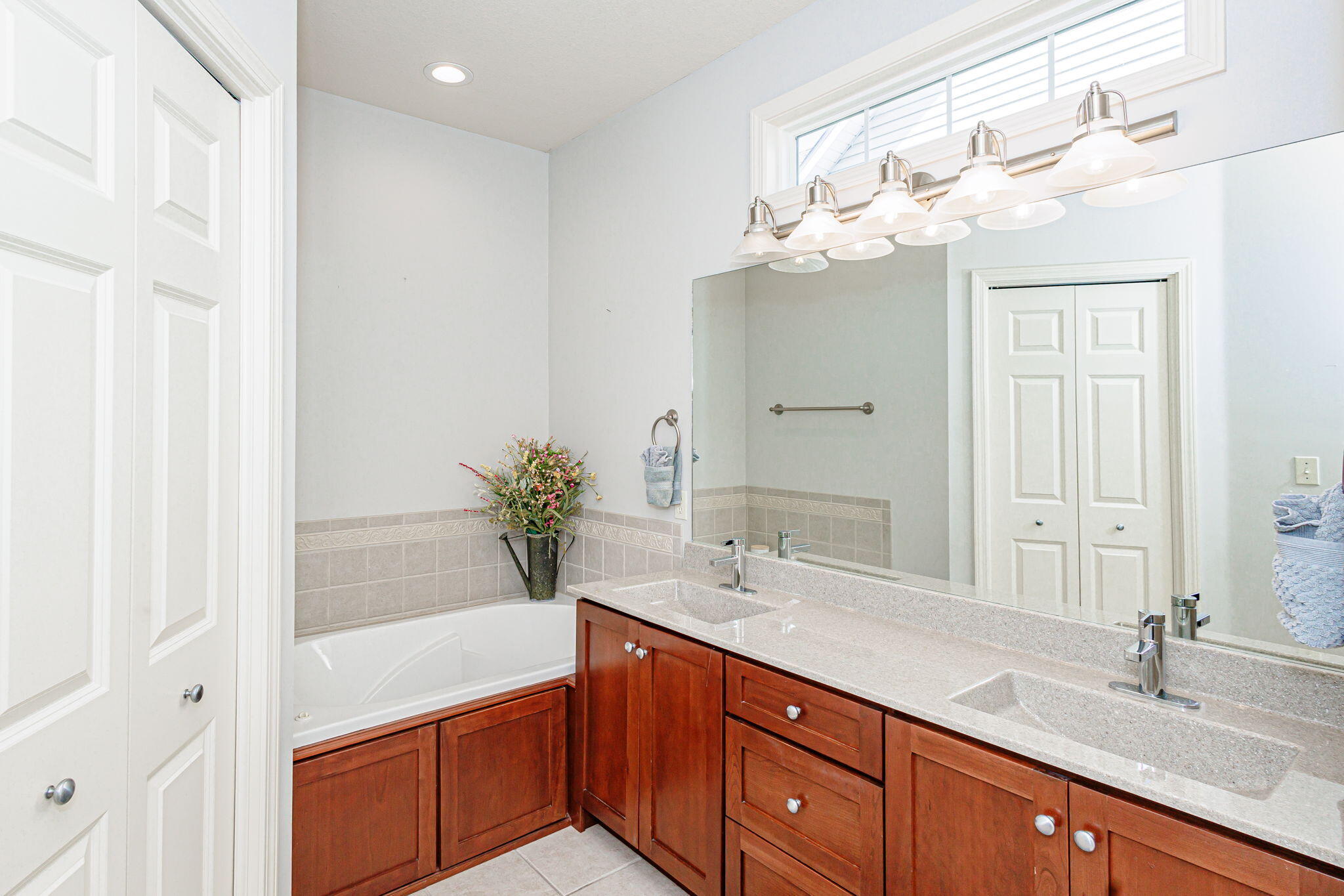 Columbia, Missouri 65203, United States, 3 Bedrooms Bedrooms, ,2 BathroomsBathrooms,Residential,Pending,59481