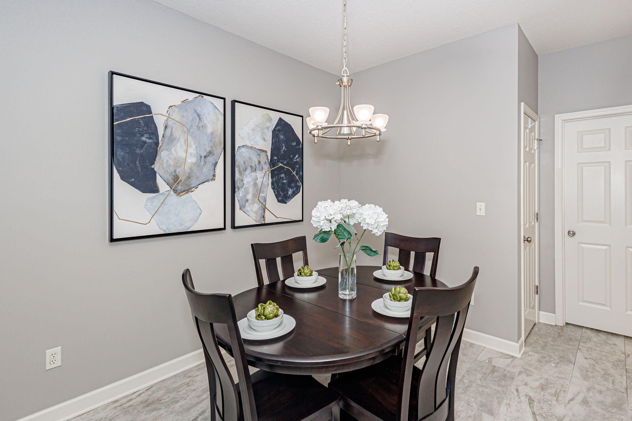 Columbia, Missouri 65203, United States, 3 Bedrooms Bedrooms, ,2 BathroomsBathrooms,Residential,Pending,59481