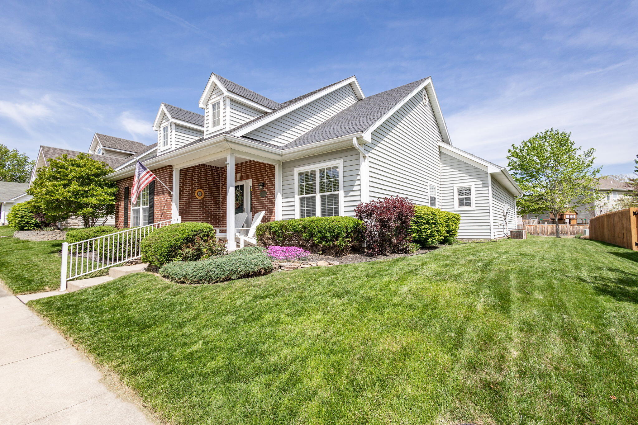 Columbia, Missouri 65203, United States, 3 Bedrooms Bedrooms, ,2 BathroomsBathrooms,Residential,Pending,59481