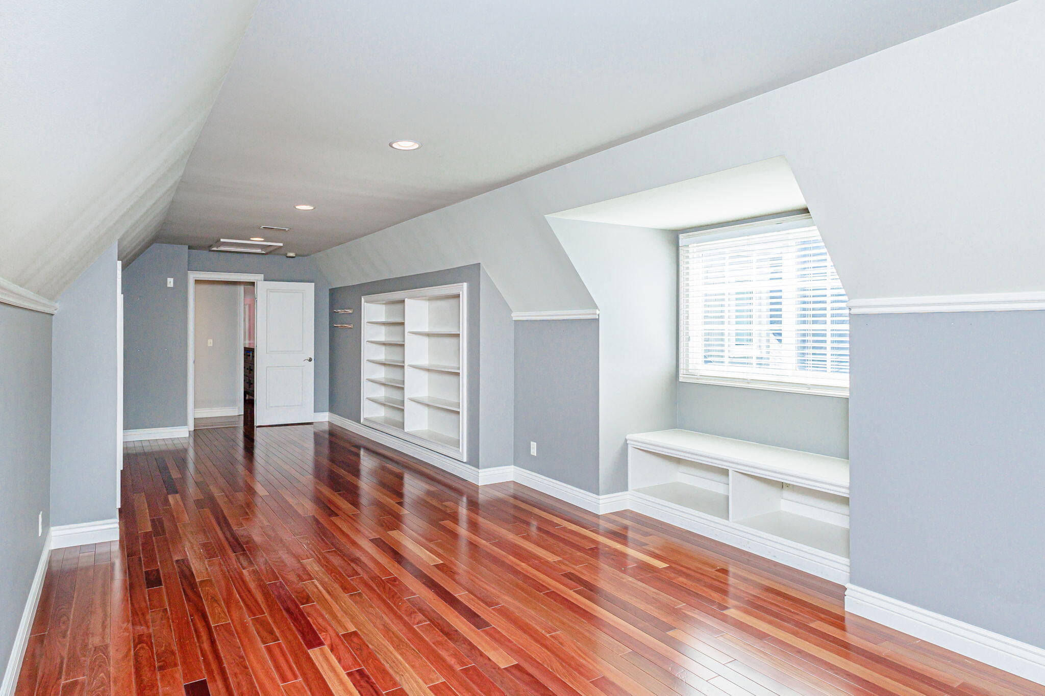 Columbia, Missouri 65203, United States, 5 Bedrooms Bedrooms, ,5 BathroomsBathrooms,Residential,Coming Soon,217734