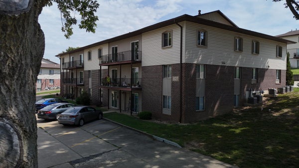 827 SOUTHWEST BLVD APT M, JEFFERSON CITY, MO 65109 - Image ca8b202efd0a40260b3199a4e338e2ee/3923612323