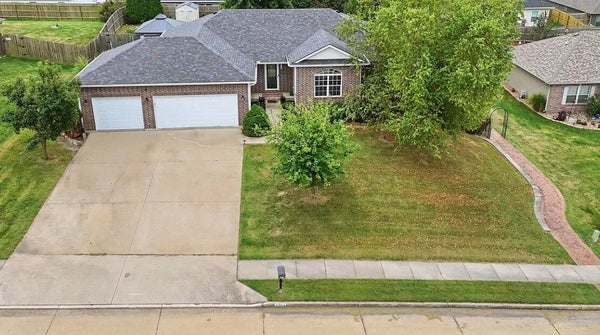 5704 REDWING DR, COLUMBIA, MO 65202 - Image ef1504874725b5521d64b69a8a44c80b/378481908