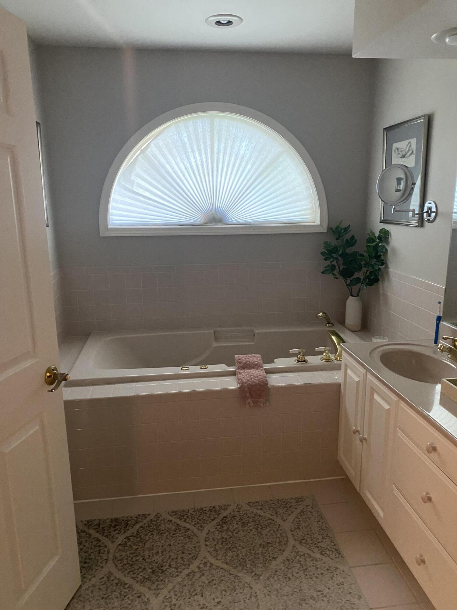 Columbia, Missouri 65203, United States, 2 Bedrooms Bedrooms, ,2 BathroomsBathrooms,Residential,Active,55254