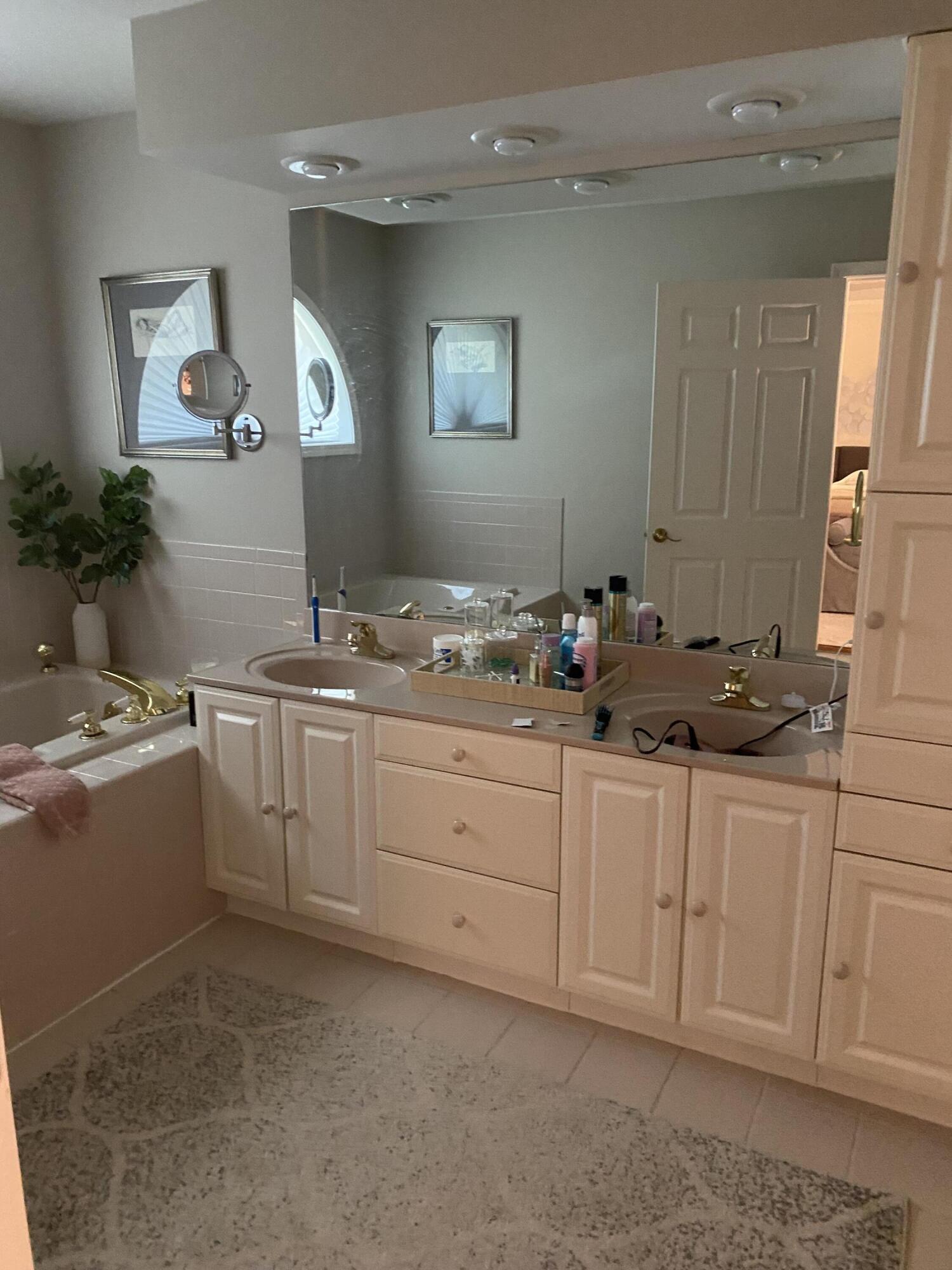 Columbia, Missouri 65203, United States, 2 Bedrooms Bedrooms, ,2 BathroomsBathrooms,Residential,Active,55254