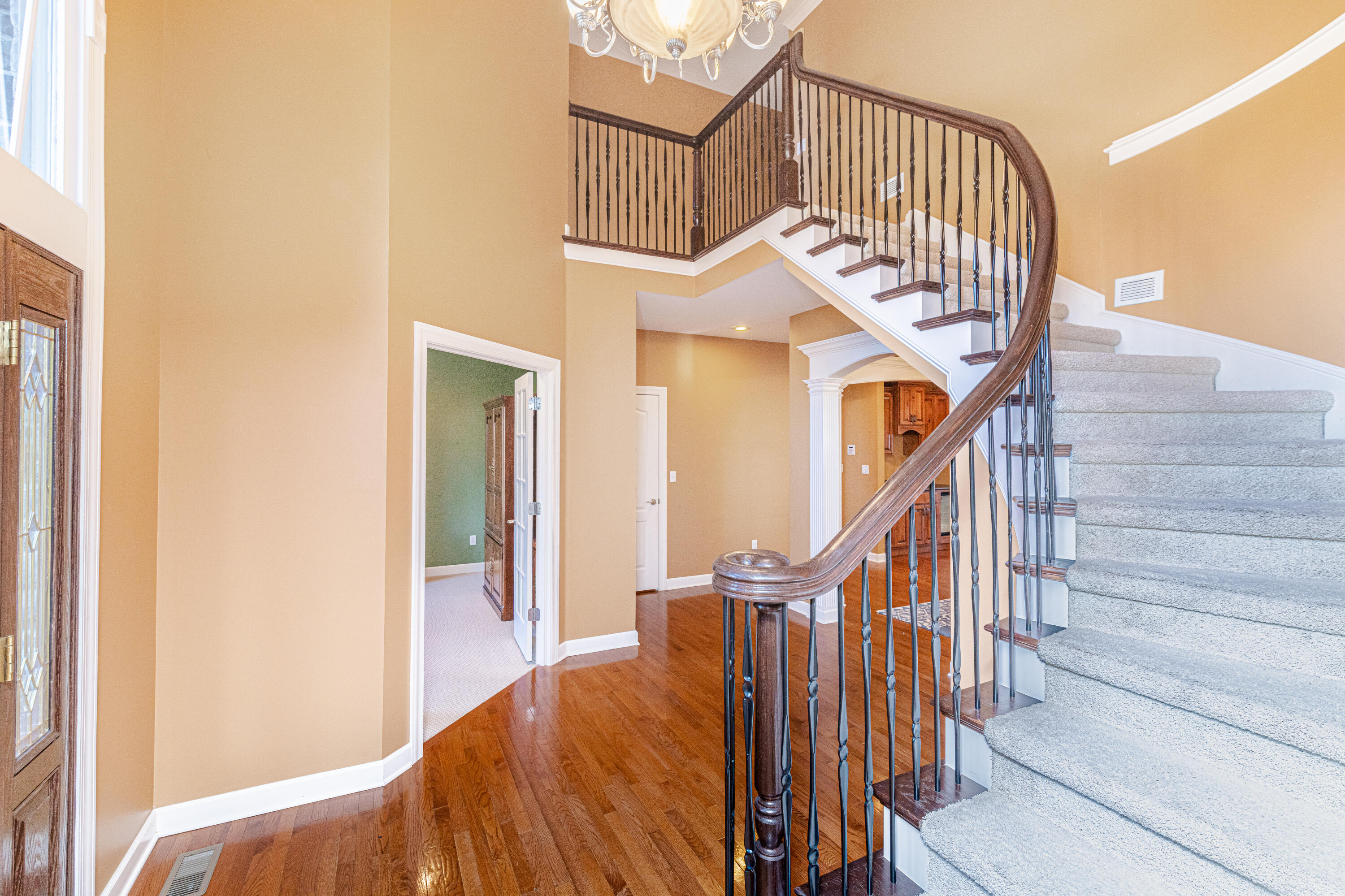 Columbia, Missouri 65203, United States, 4 Bedrooms Bedrooms, ,5 BathroomsBathrooms,Residential,Pending,70548