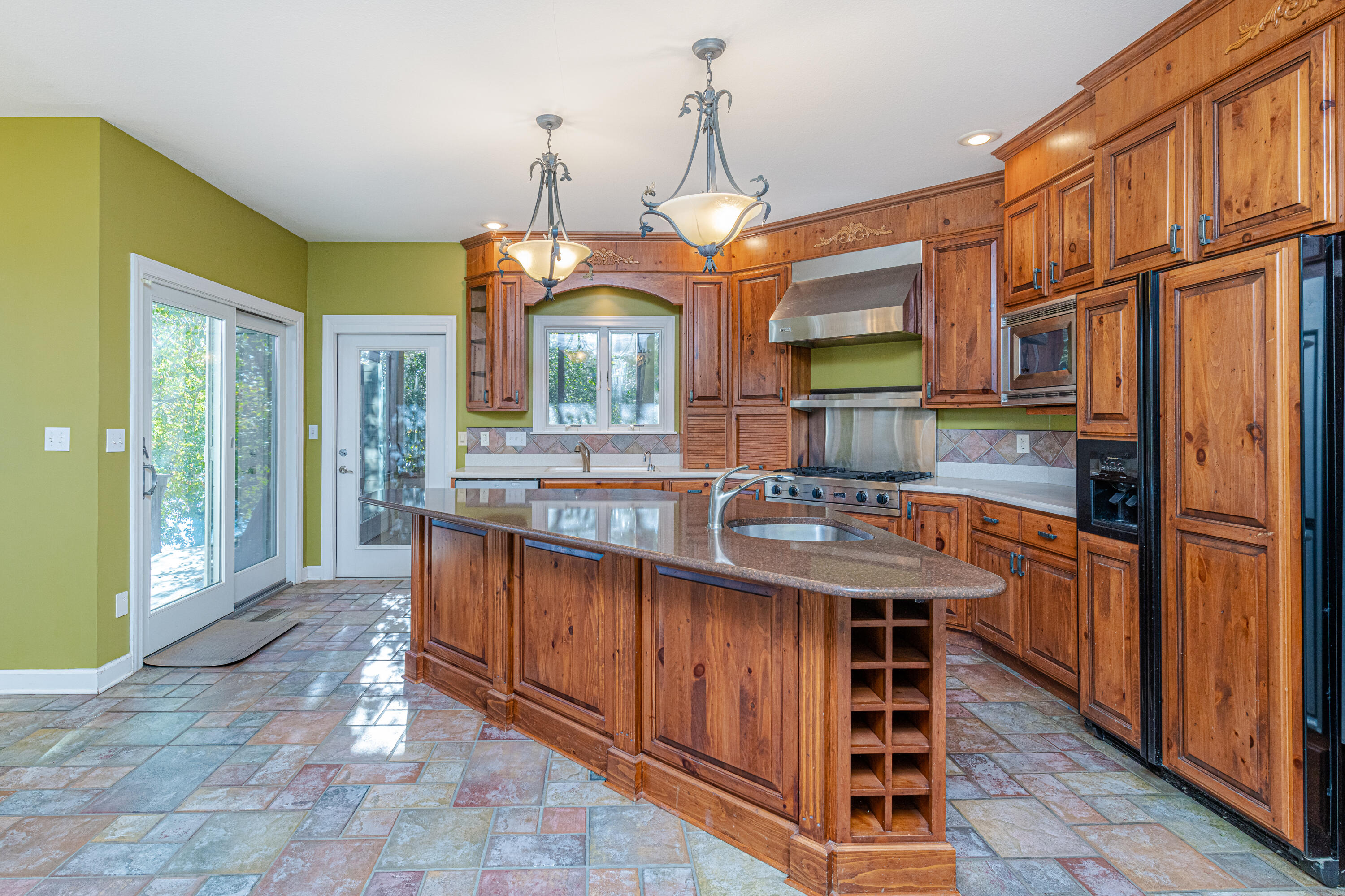 Columbia, Missouri 65203, United States, 4 Bedrooms Bedrooms, ,5 BathroomsBathrooms,Residential,Pending,70548