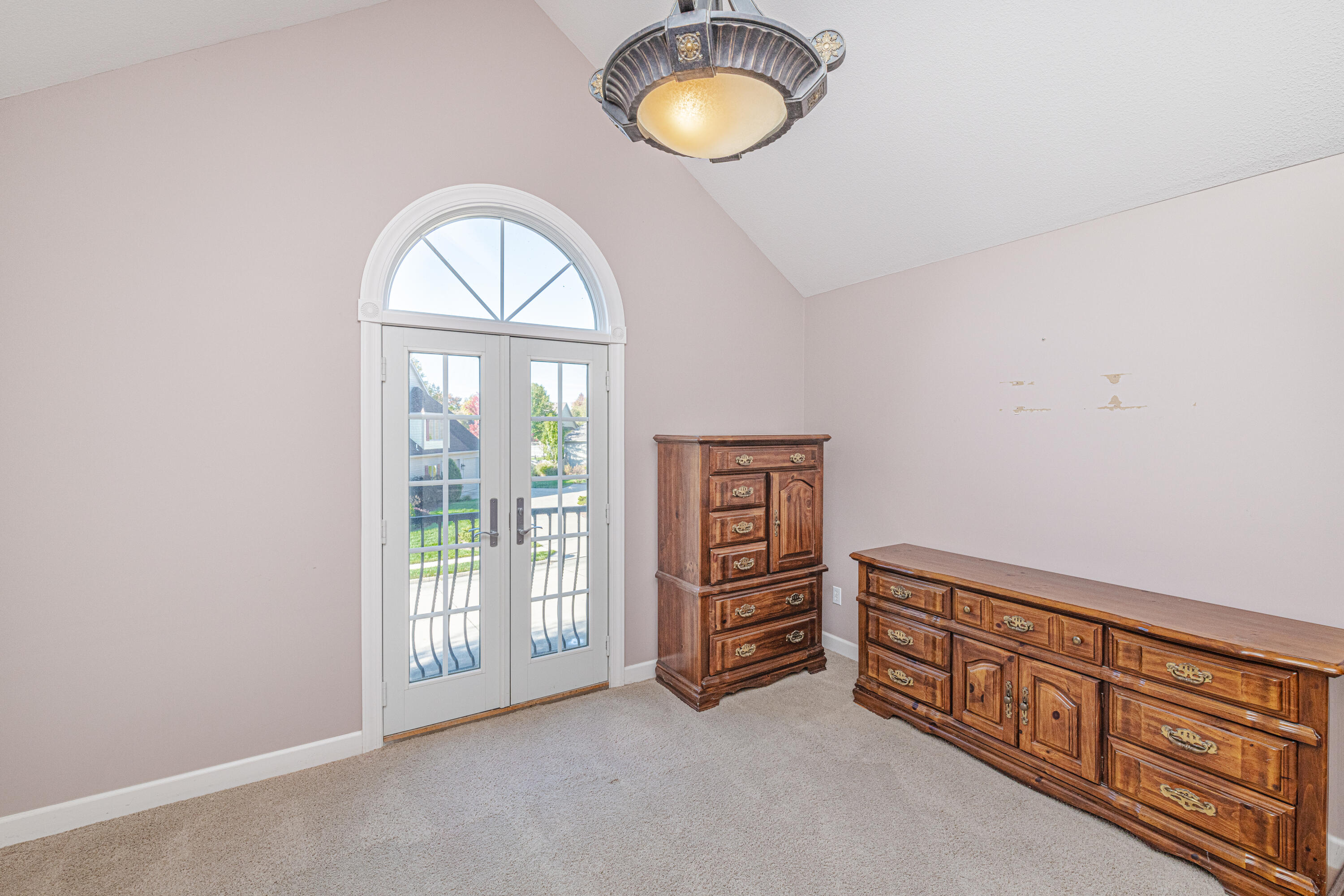 Columbia, Missouri 65203, United States, 4 Bedrooms Bedrooms, ,5 BathroomsBathrooms,Residential,Pending,70548