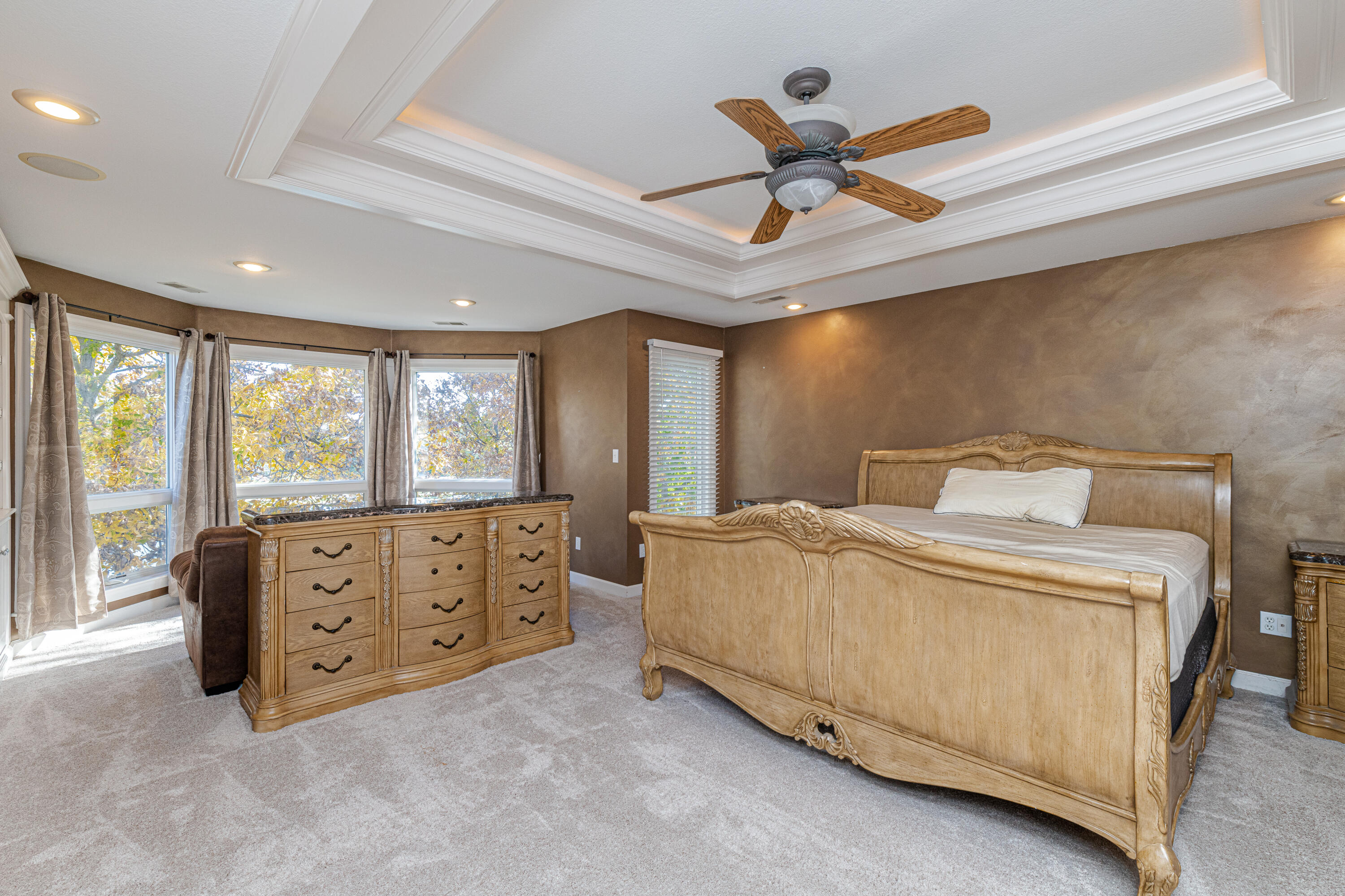 Columbia, Missouri 65203, United States, 4 Bedrooms Bedrooms, ,5 BathroomsBathrooms,Residential,Pending,70548