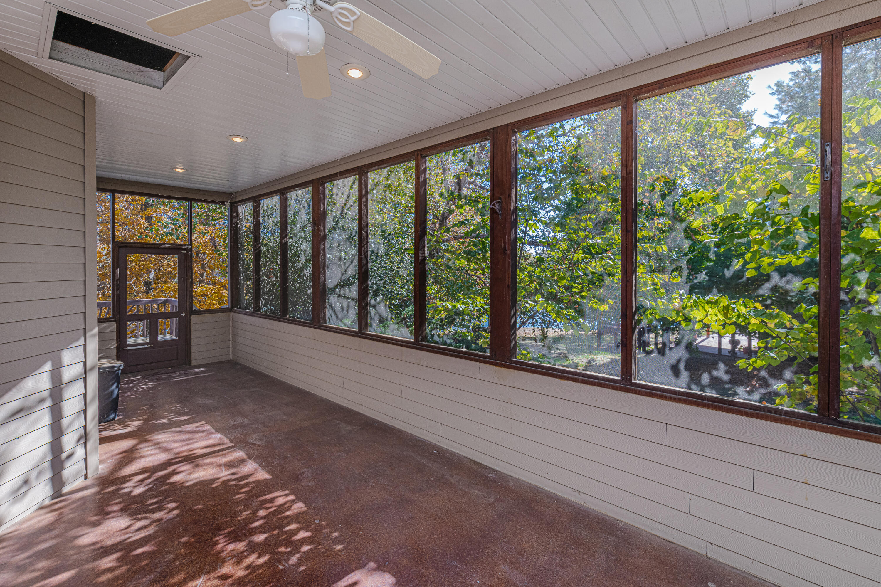 Columbia, Missouri 65203, United States, 4 Bedrooms Bedrooms, ,5 BathroomsBathrooms,Residential,Pending,70548