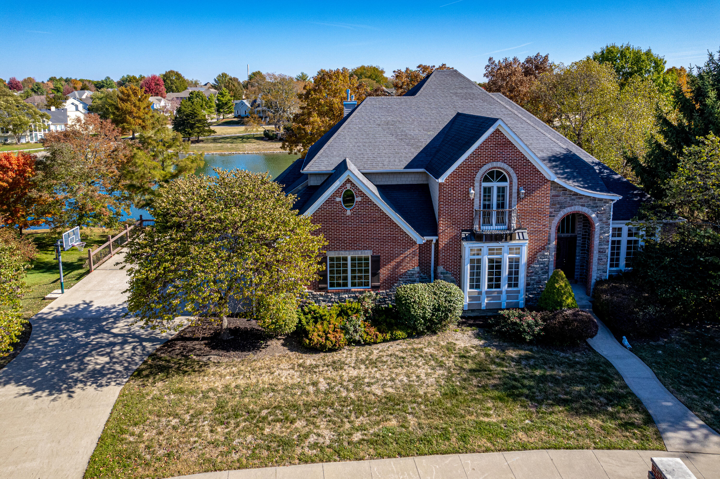 Columbia, Missouri 65203, United States, 4 Bedrooms Bedrooms, ,5 BathroomsBathrooms,Residential,Pending,70548