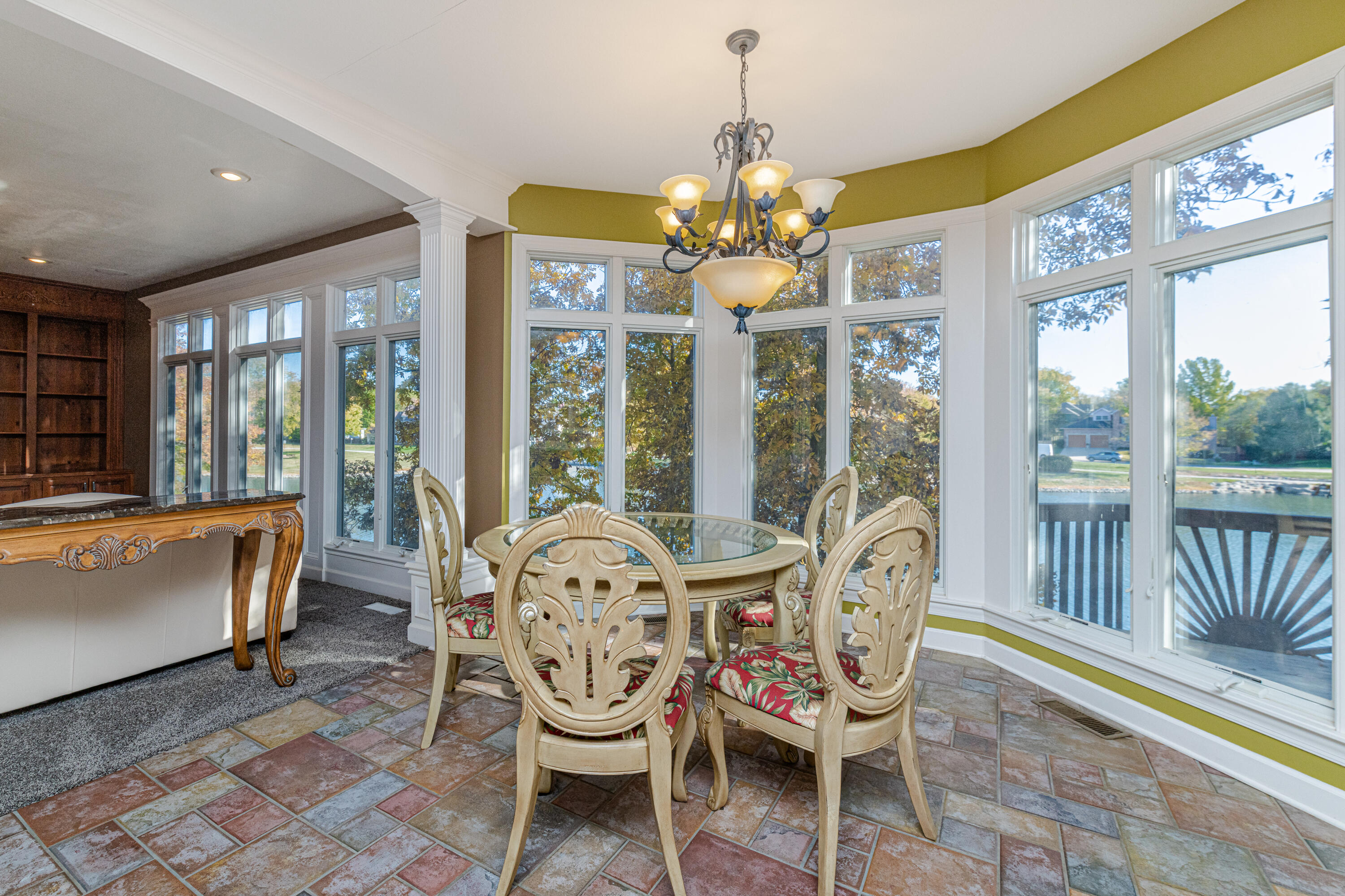 Columbia, Missouri 65203, United States, 4 Bedrooms Bedrooms, ,5 BathroomsBathrooms,Residential,Pending,70548