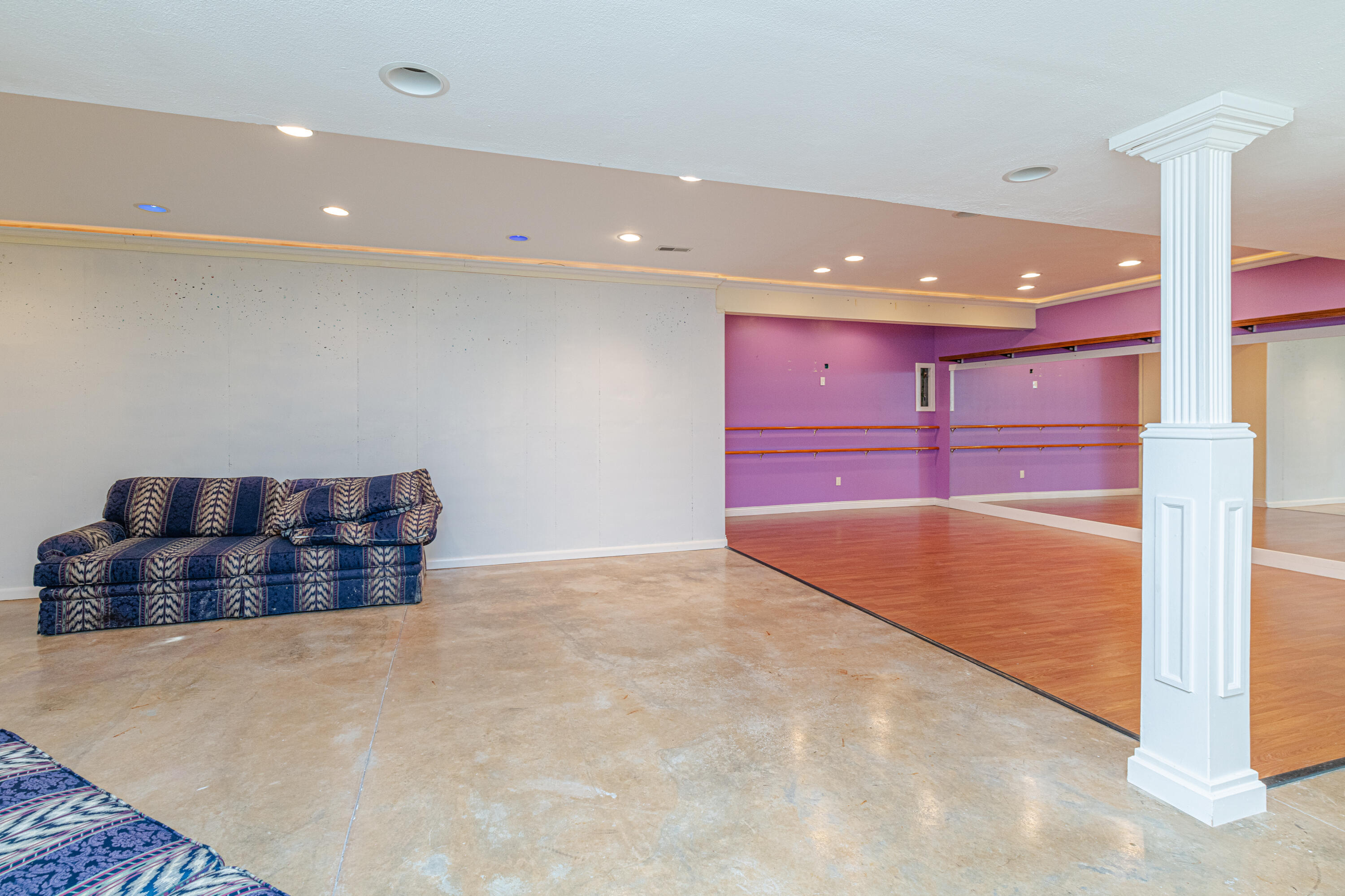 Columbia, Missouri 65203, United States, 4 Bedrooms Bedrooms, ,5 BathroomsBathrooms,Residential,Pending,70548