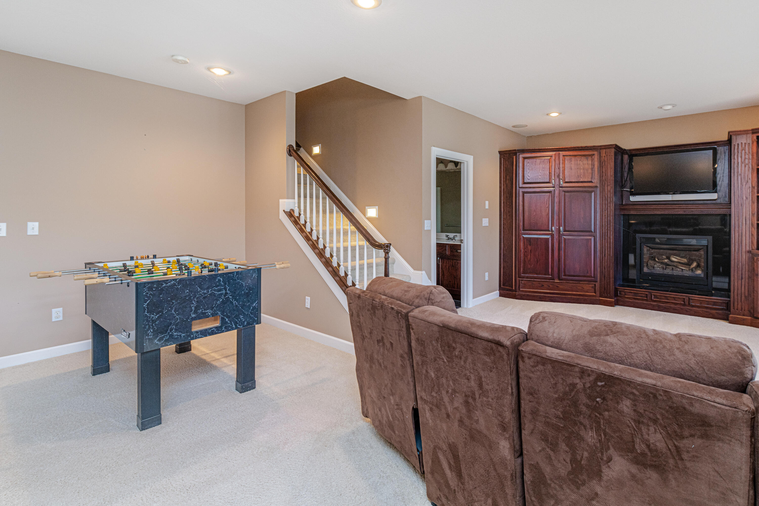 Columbia, Missouri 65203, United States, 4 Bedrooms Bedrooms, ,5 BathroomsBathrooms,Residential,Pending,70548