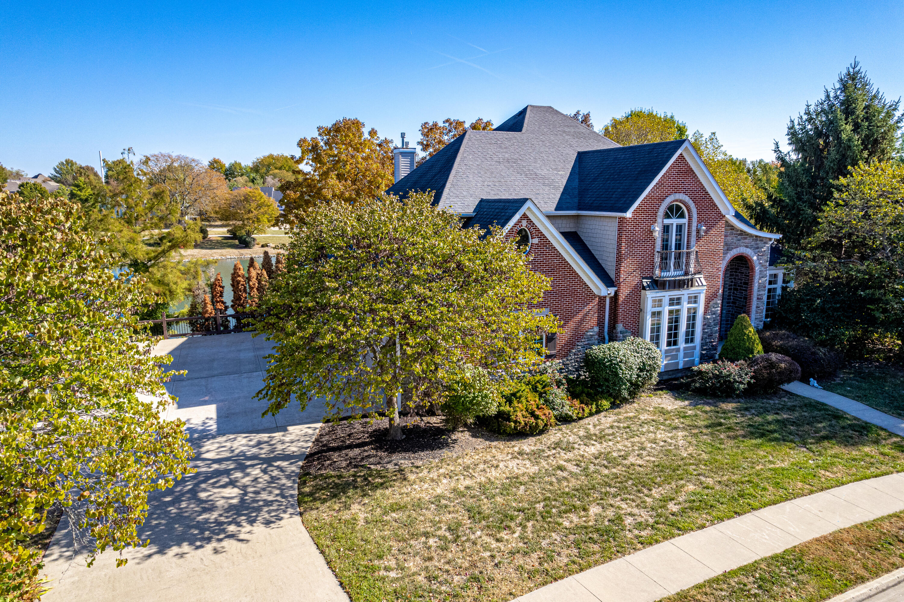 Columbia, Missouri 65203, United States, 4 Bedrooms Bedrooms, ,5 BathroomsBathrooms,Residential,Pending,70548