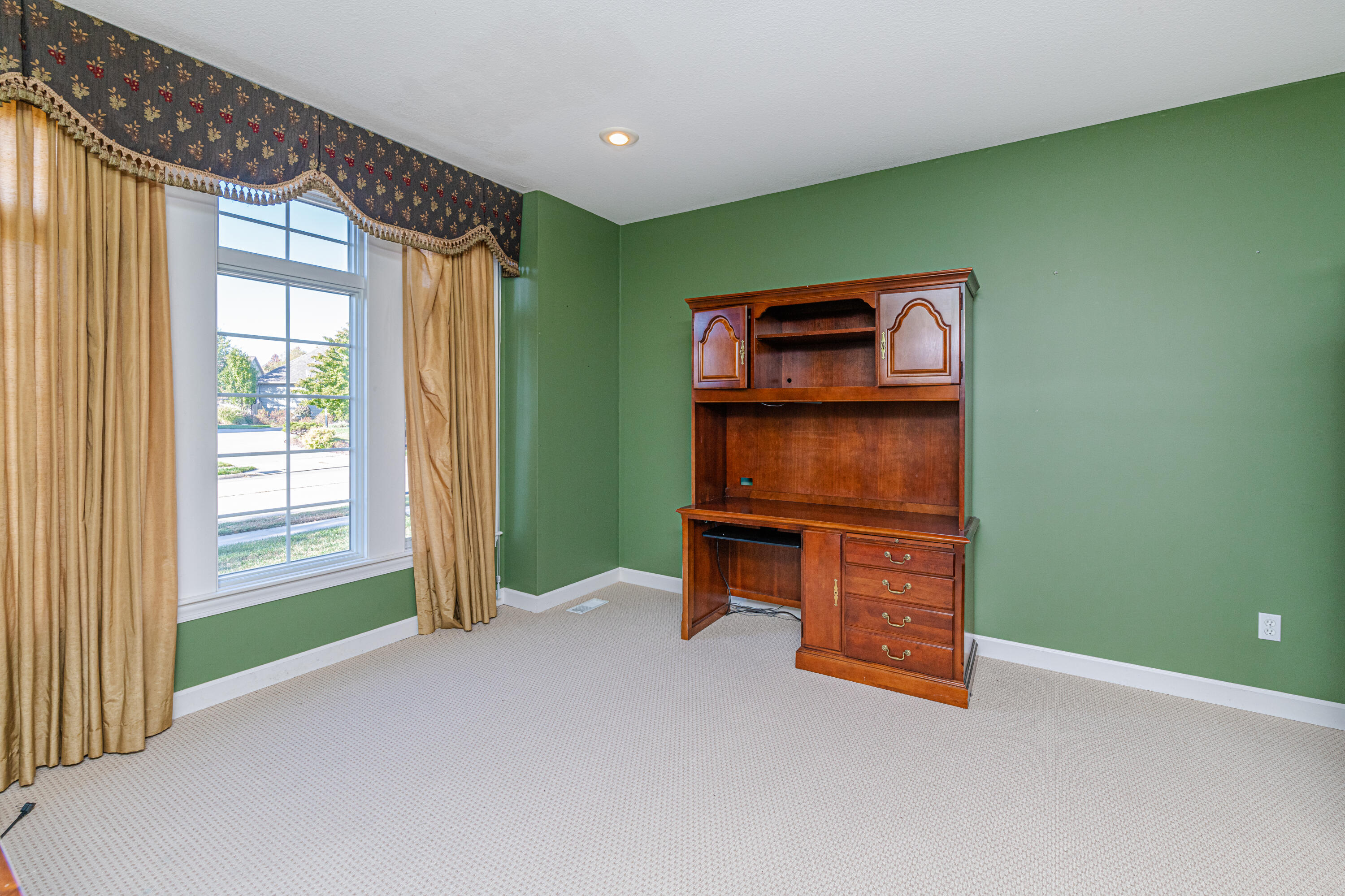 Columbia, Missouri 65203, United States, 4 Bedrooms Bedrooms, ,5 BathroomsBathrooms,Residential,Pending,70548