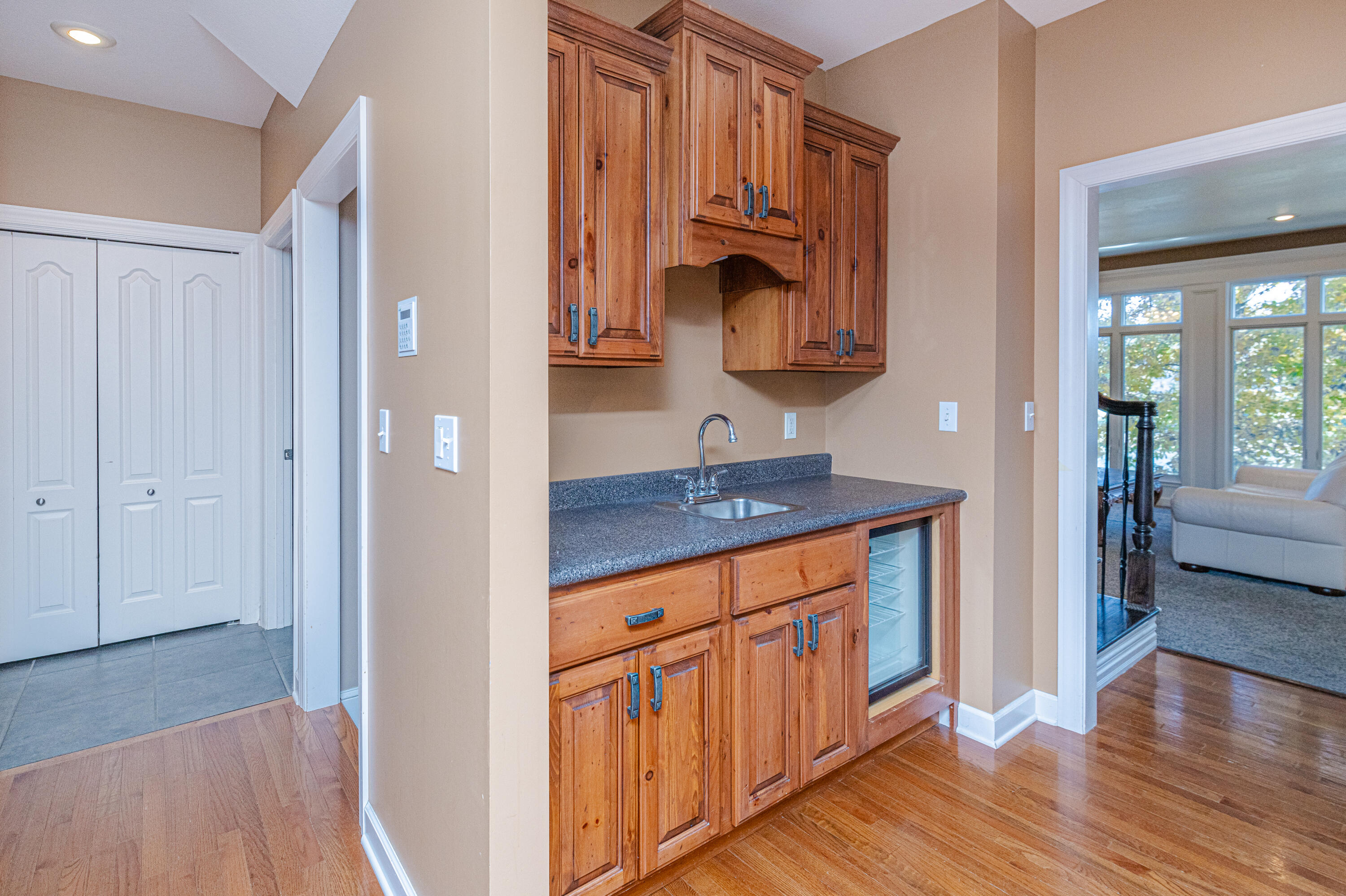 Columbia, Missouri 65203, United States, 4 Bedrooms Bedrooms, ,5 BathroomsBathrooms,Residential,Pending,70548