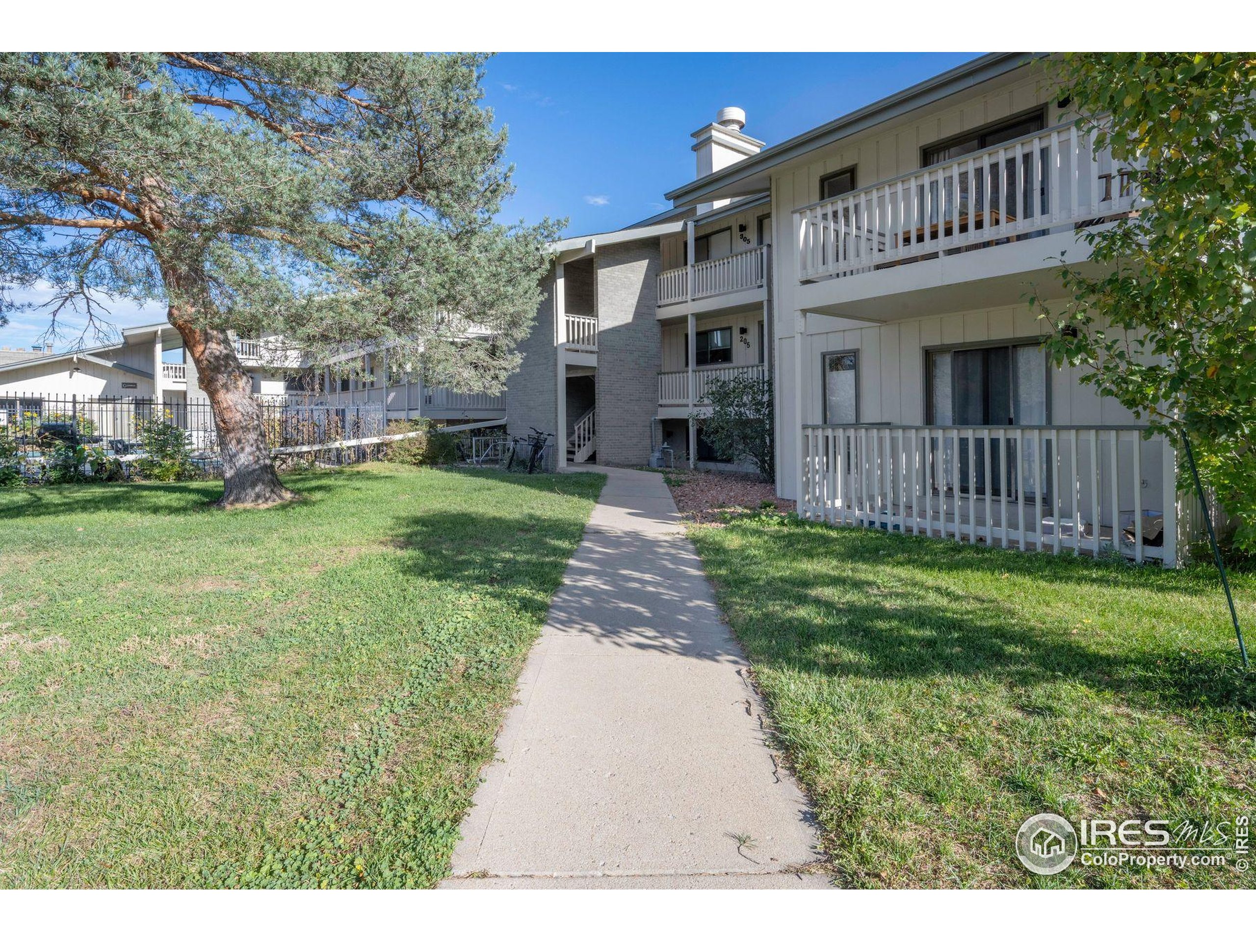 645 Manhattan Pl 302