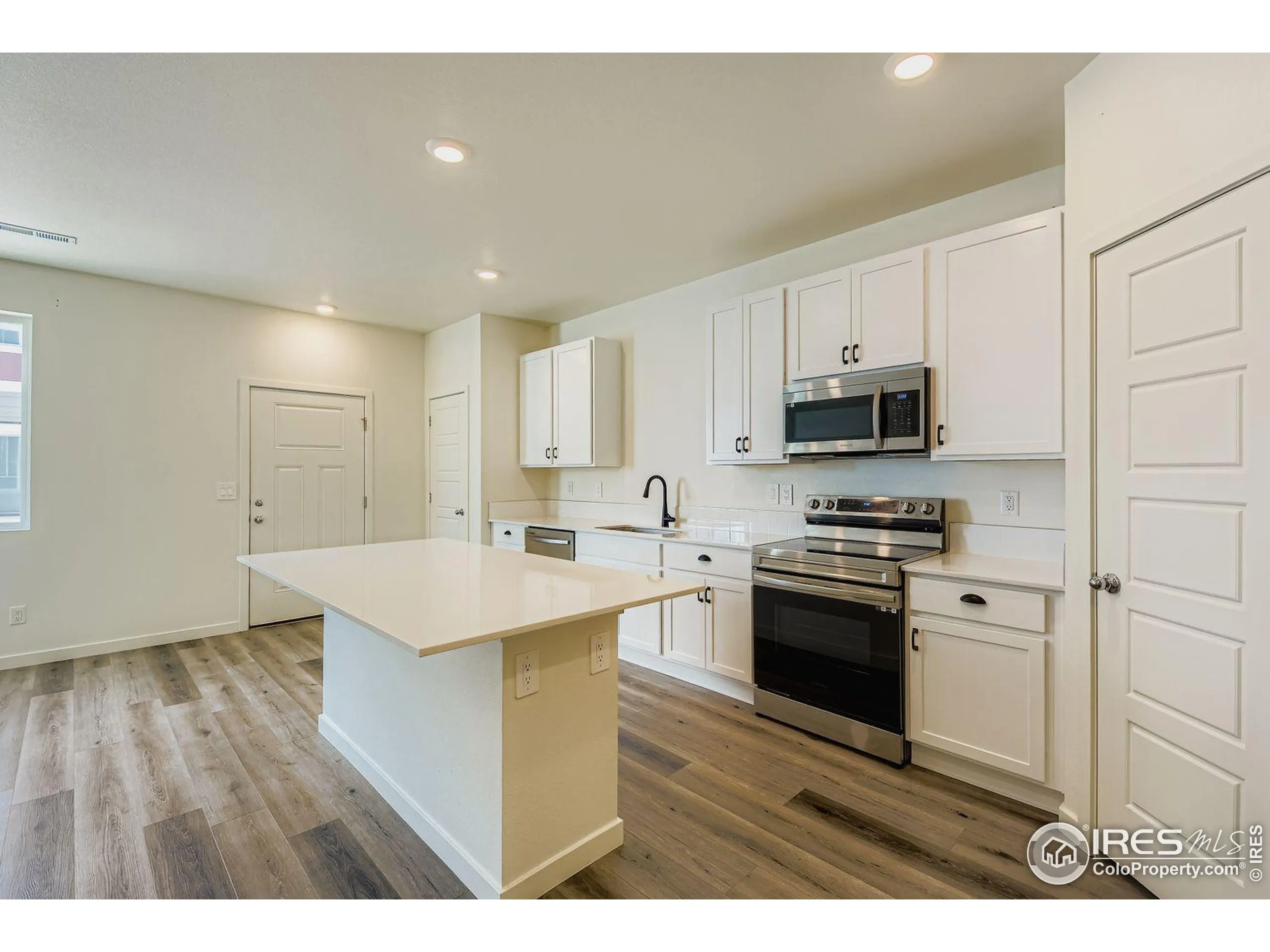 Johnstown, Colorado 80534, United States, 3 Bedrooms Bedrooms, ,3 BathroomsBathrooms,Residential,Active,230968