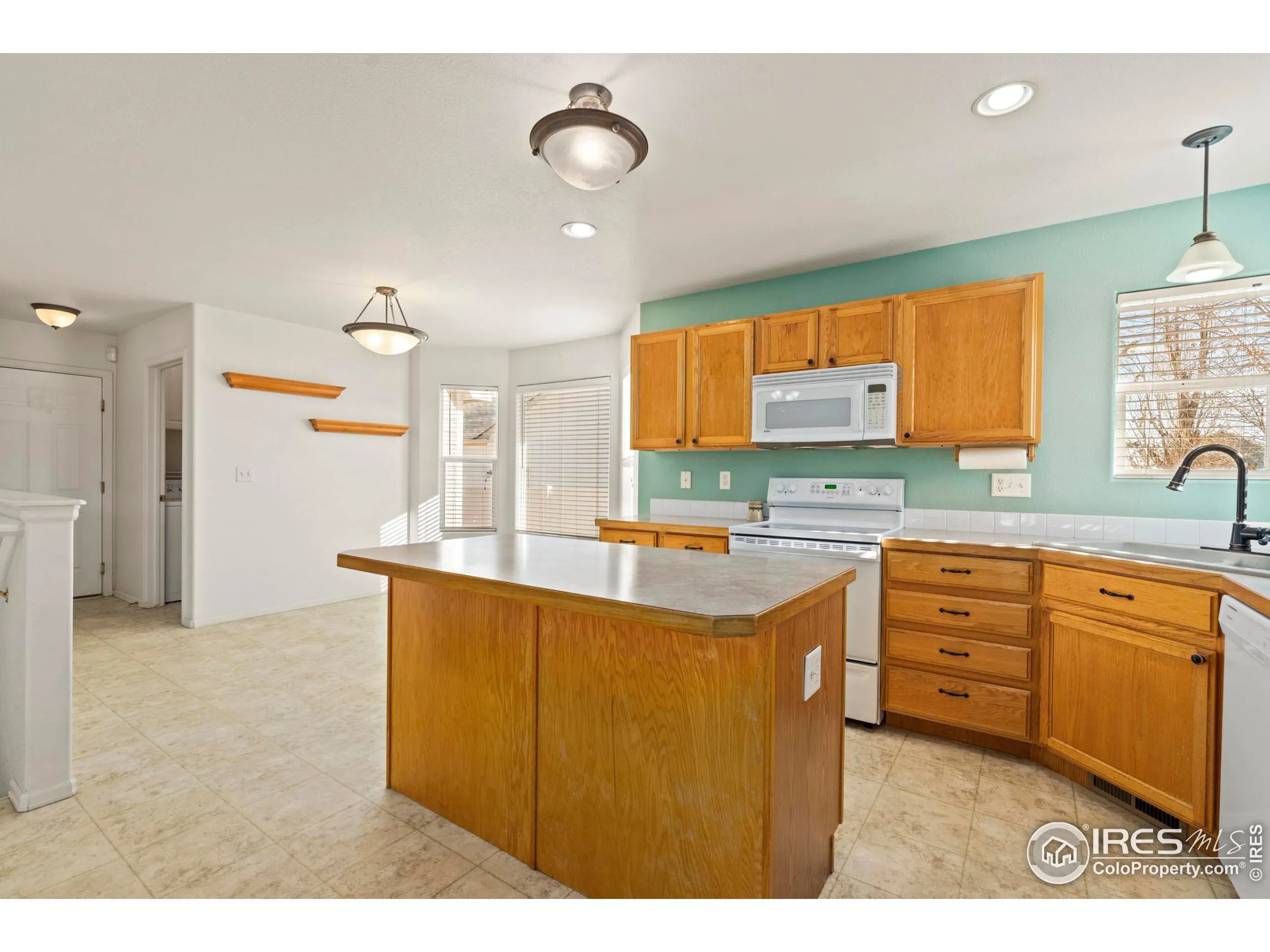 Mead, Colorado 80542, United States, 4 Bedrooms Bedrooms, ,3 BathroomsBathrooms,Residential,Pending,24442