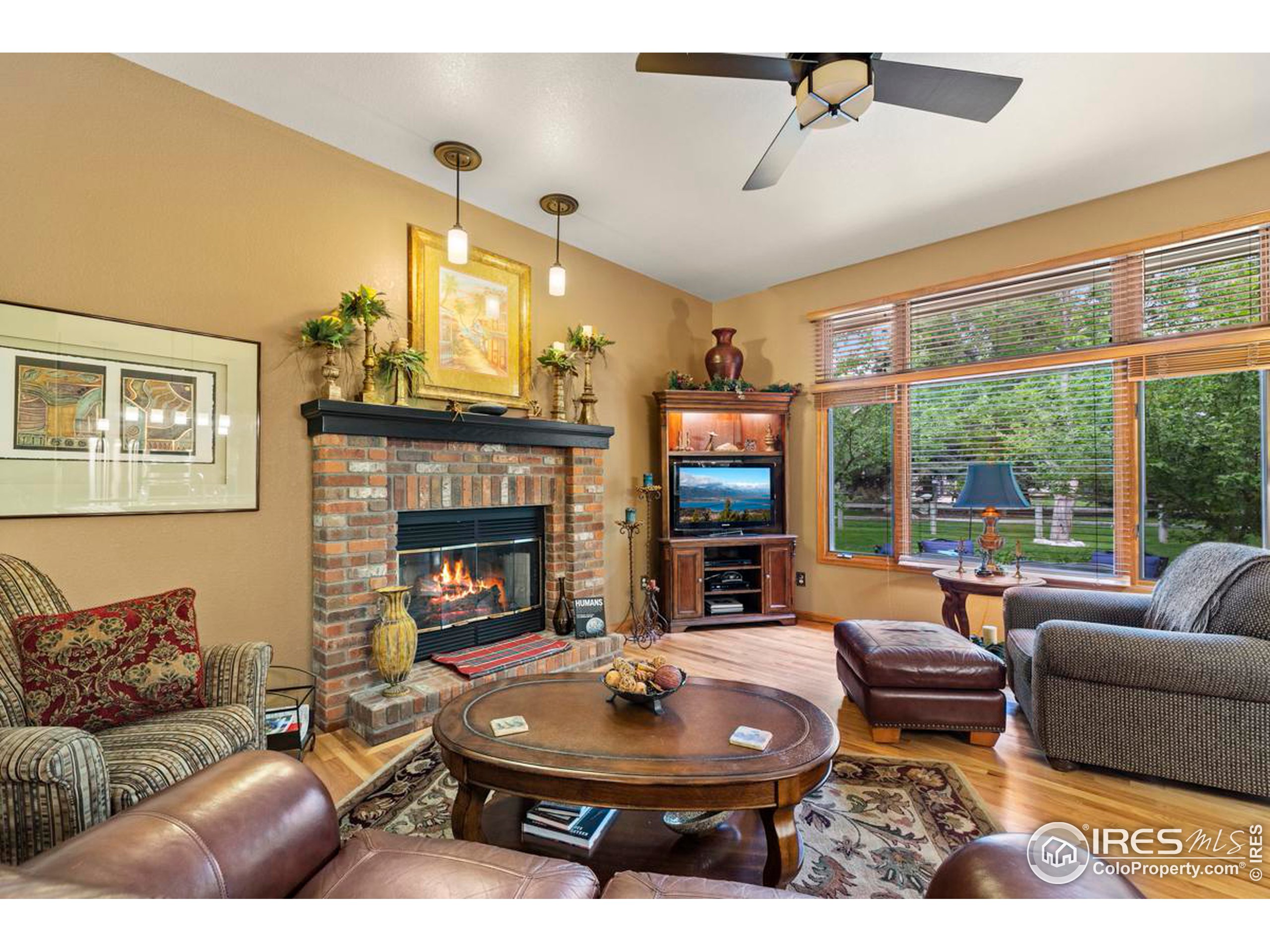 Photo 14 of 40 of 5607 Willow Springs Ct house