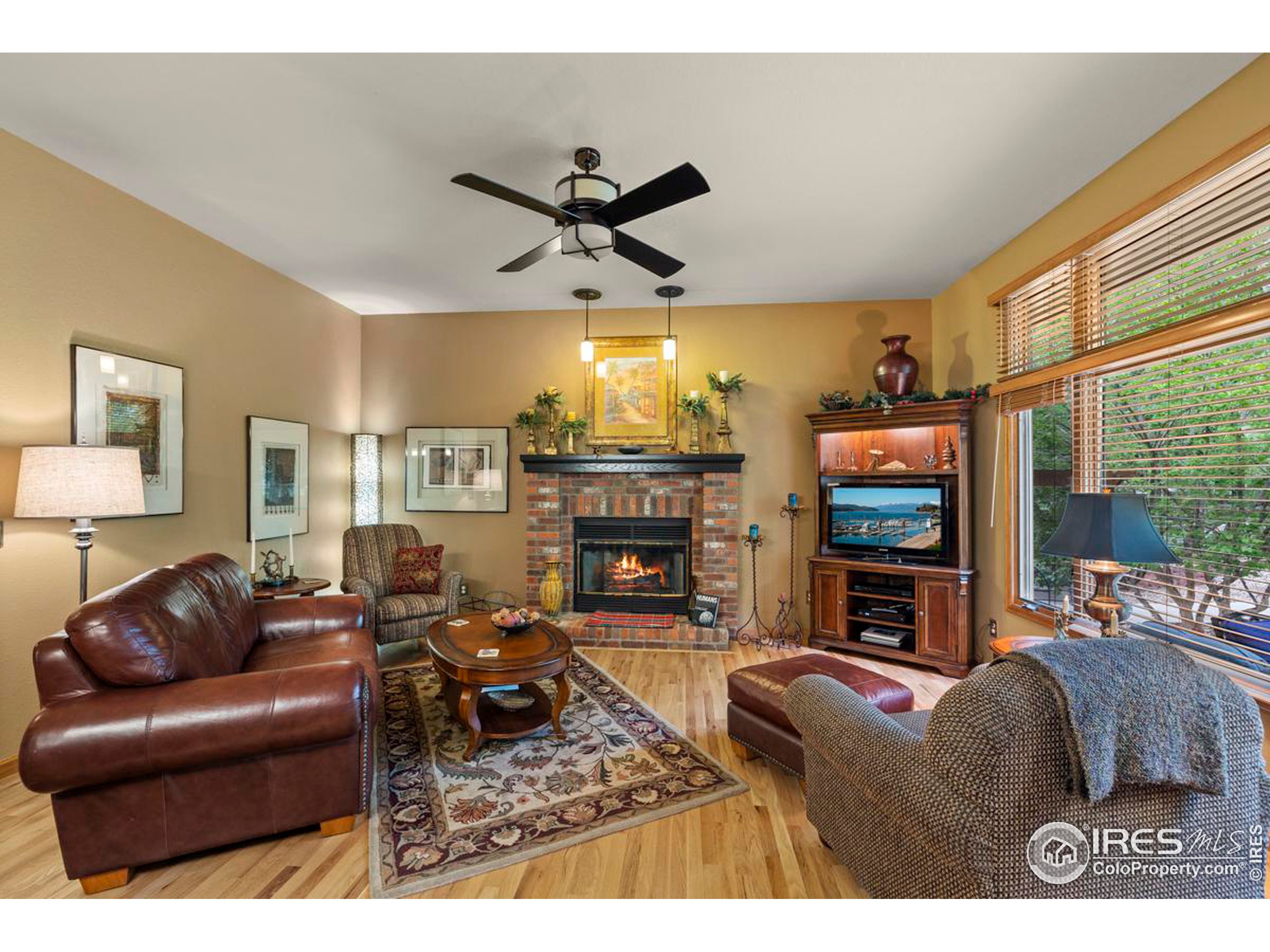 Photo 13 of 40 of 5607 Willow Springs Ct house
