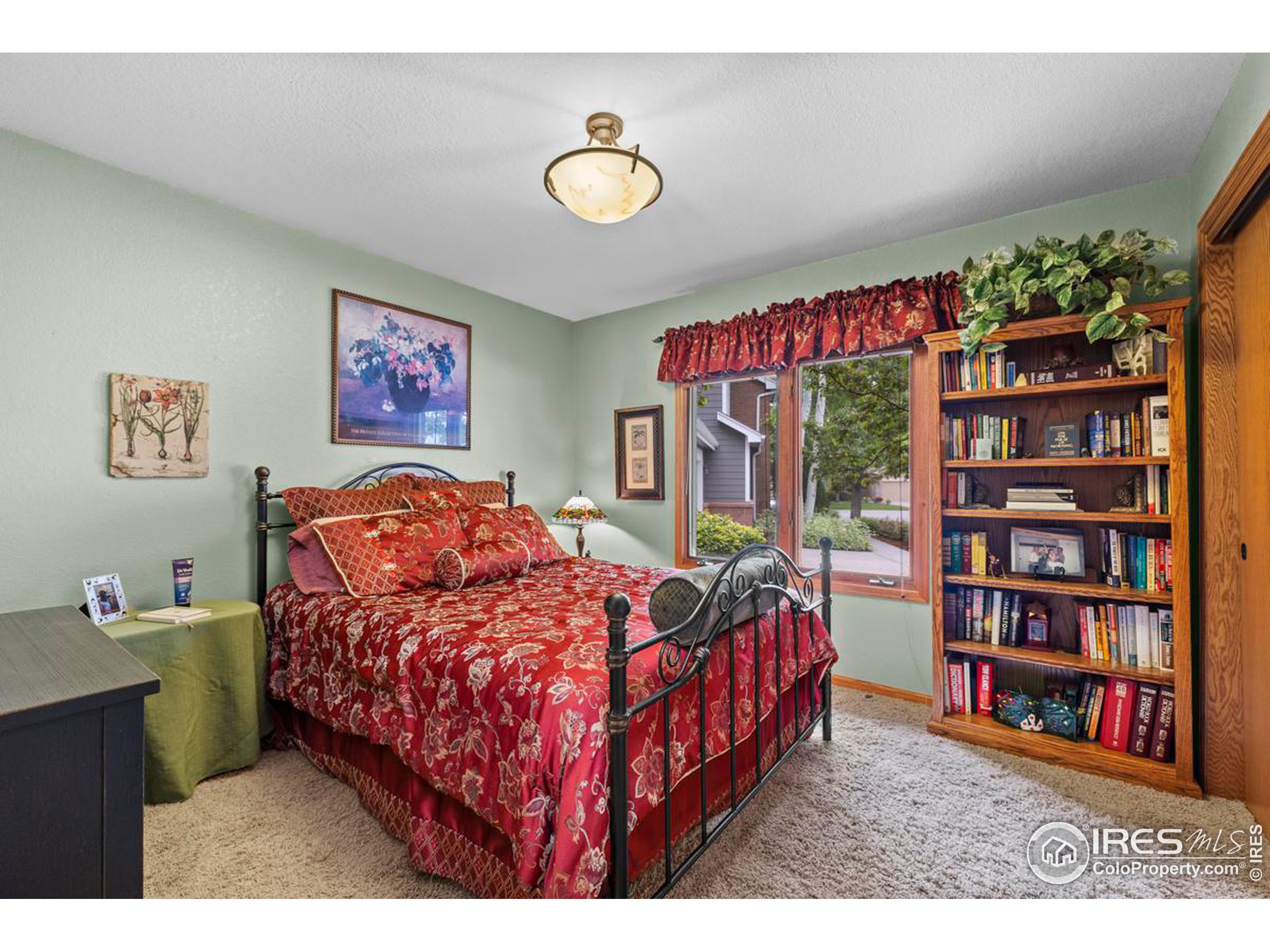Photo 23 of 40 of 5607 Willow Springs Ct house