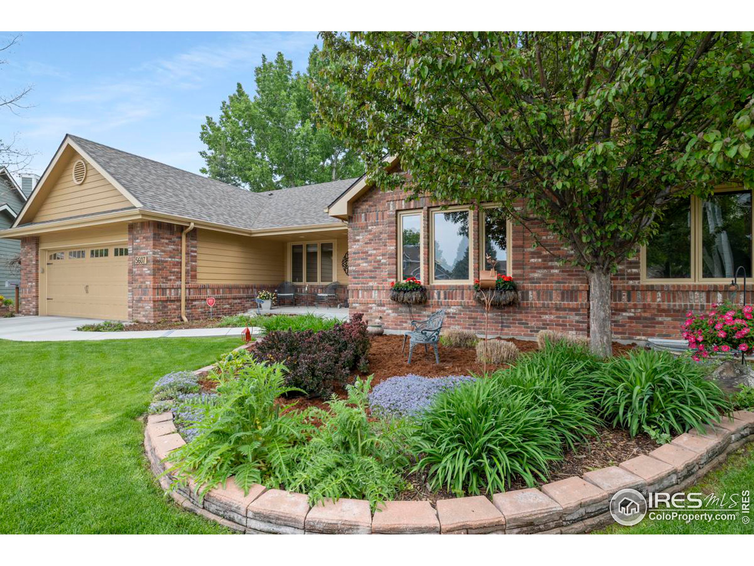 Photo 2 of 40 of 5607 Willow Springs Ct house