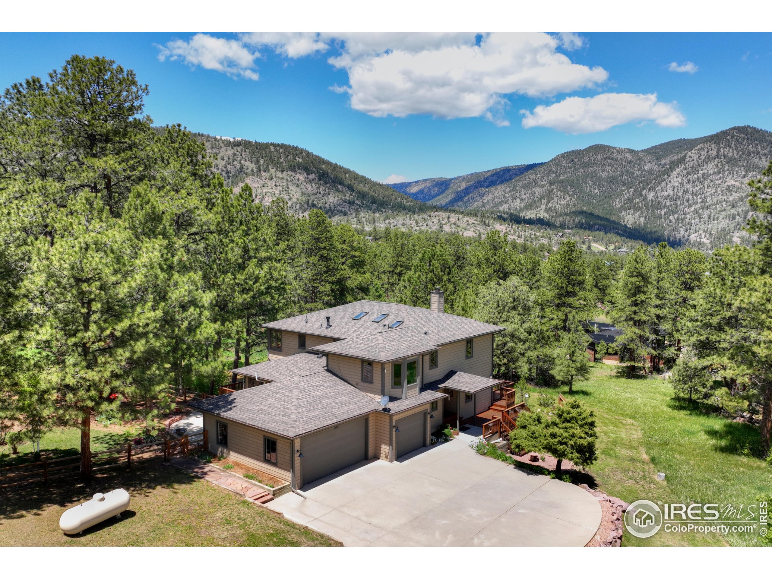 234 Deer Ln
