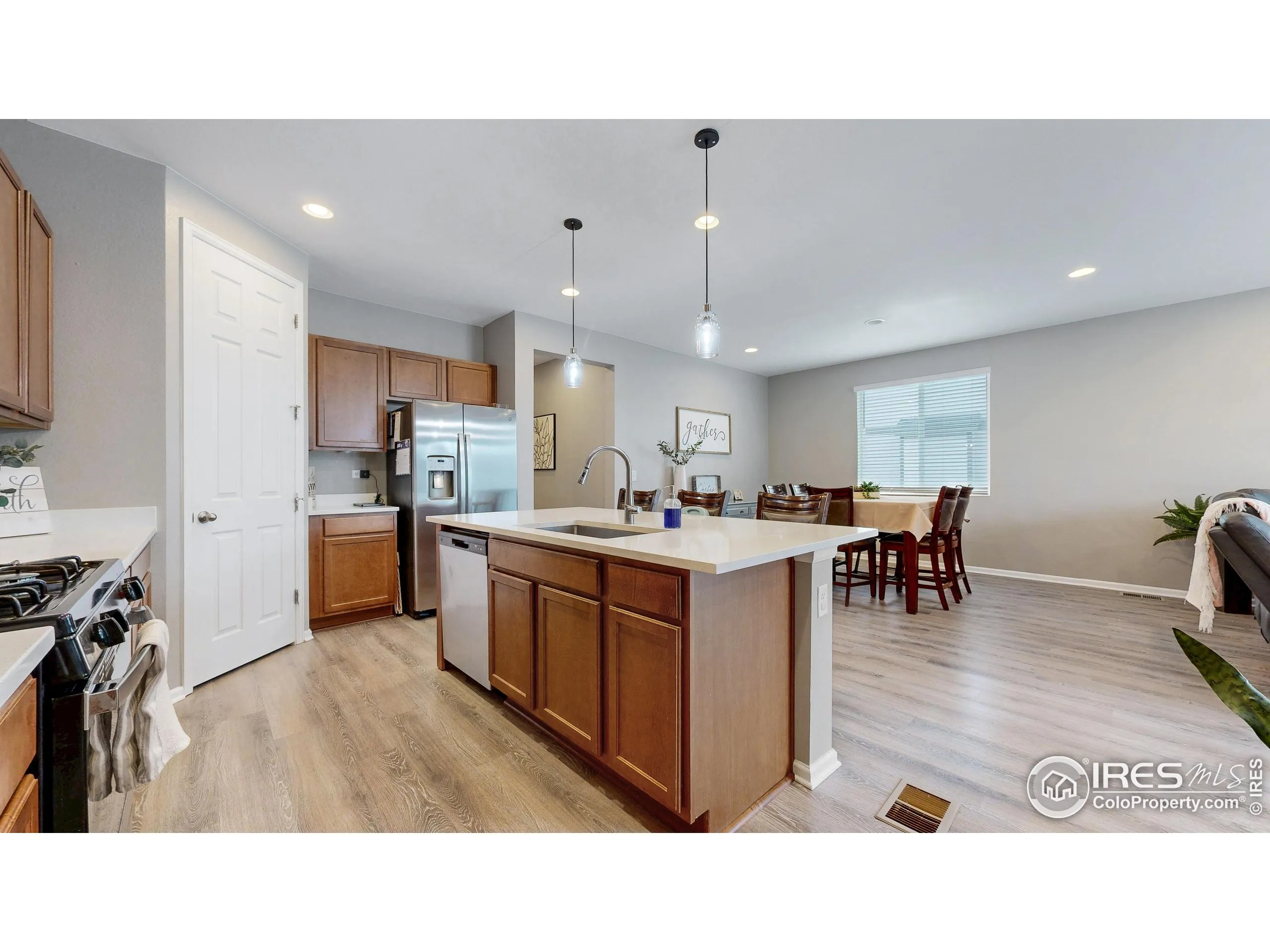 Windsor, Colorado 80550, United States, 3 Bedrooms Bedrooms, ,2 BathroomsBathrooms,Residential,Pending,182228