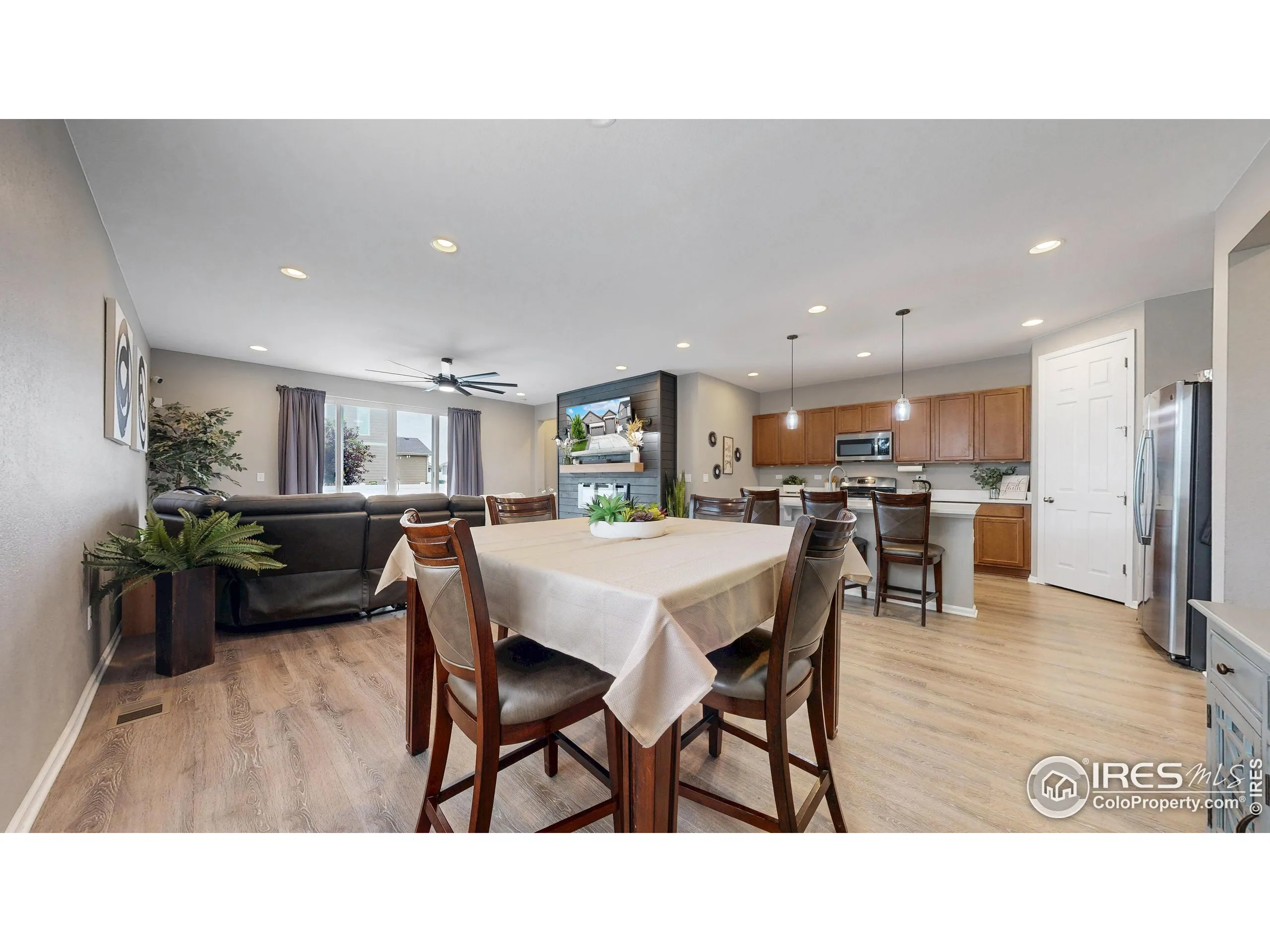 Windsor, Colorado 80550, United States, 3 Bedrooms Bedrooms, ,2 BathroomsBathrooms,Residential,Pending,182228