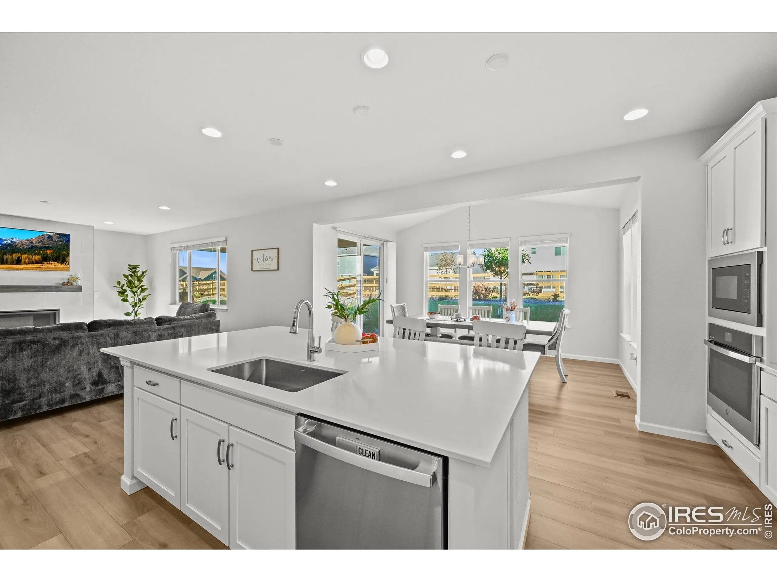 Windsor, Colorado 80550, United States, 6 Bedrooms Bedrooms, ,5 BathroomsBathrooms,Residential,Active,236916