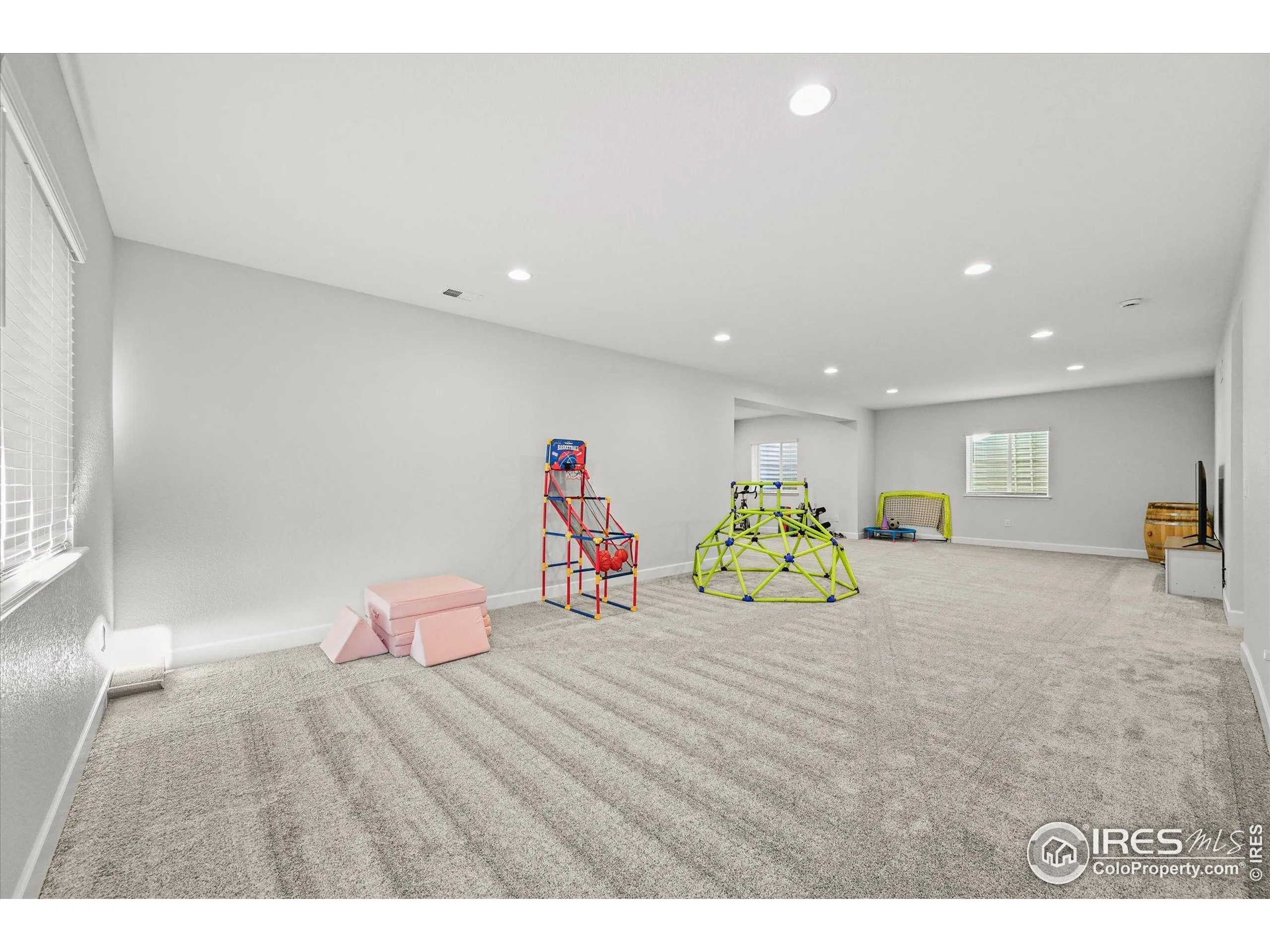 Windsor, Colorado 80550, United States, 6 Bedrooms Bedrooms, ,5 BathroomsBathrooms,Residential,Active,236916