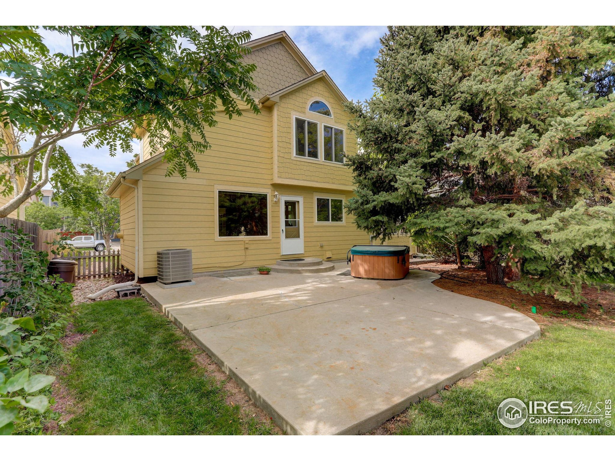 1029 E 131st Dr