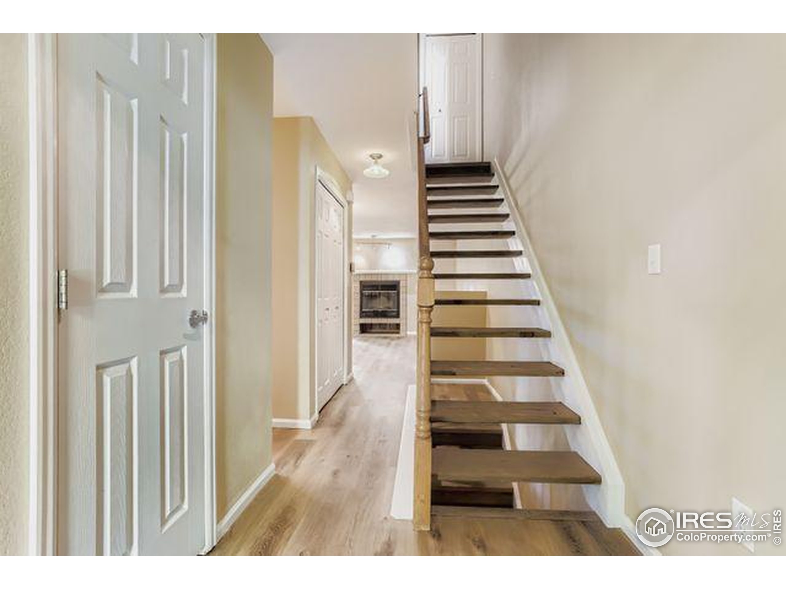 8180 Dry Creek Cir