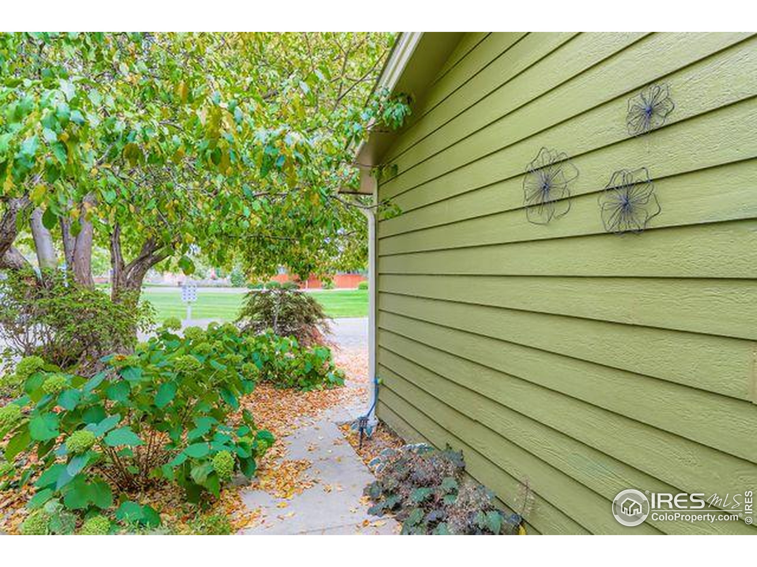 8180 Dry Creek Cir