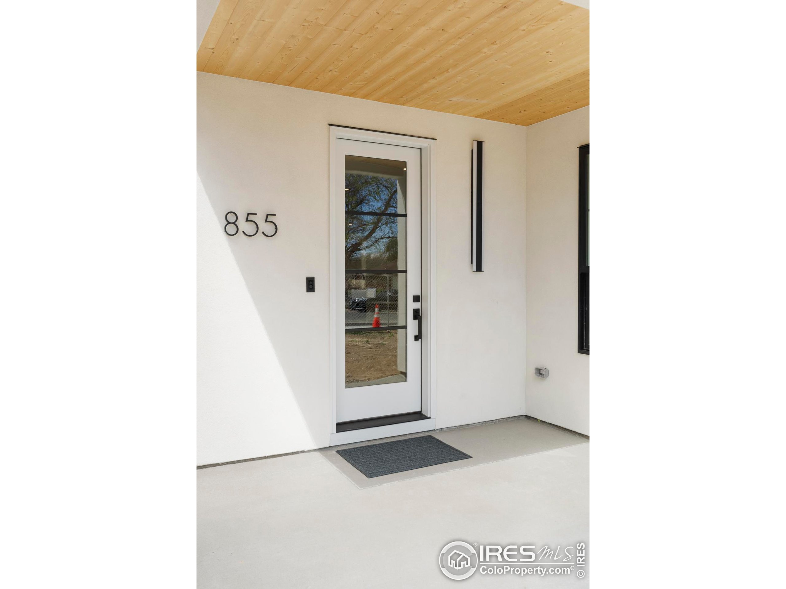 855 Eudora St