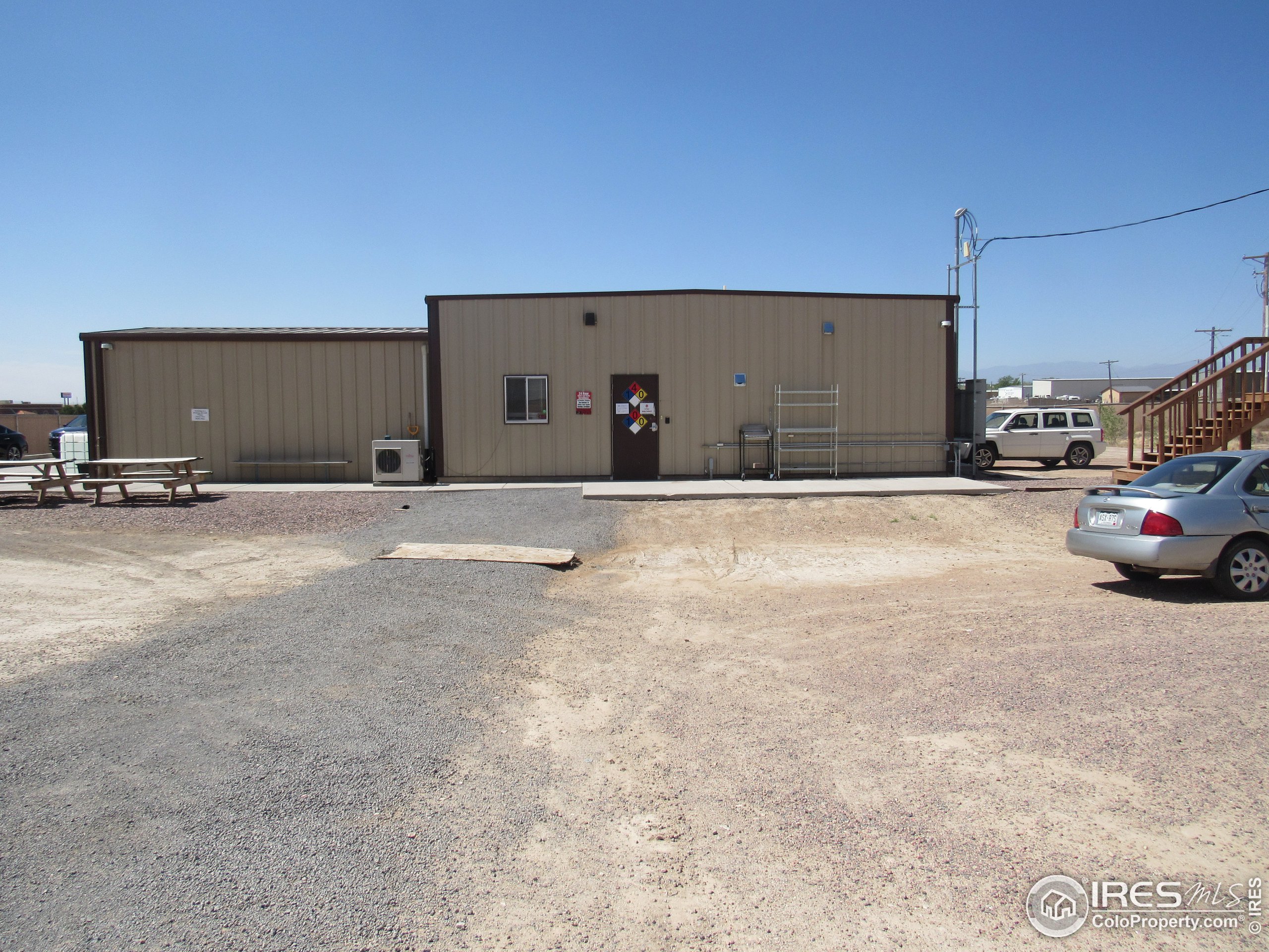 869 E Industrial Blvd
