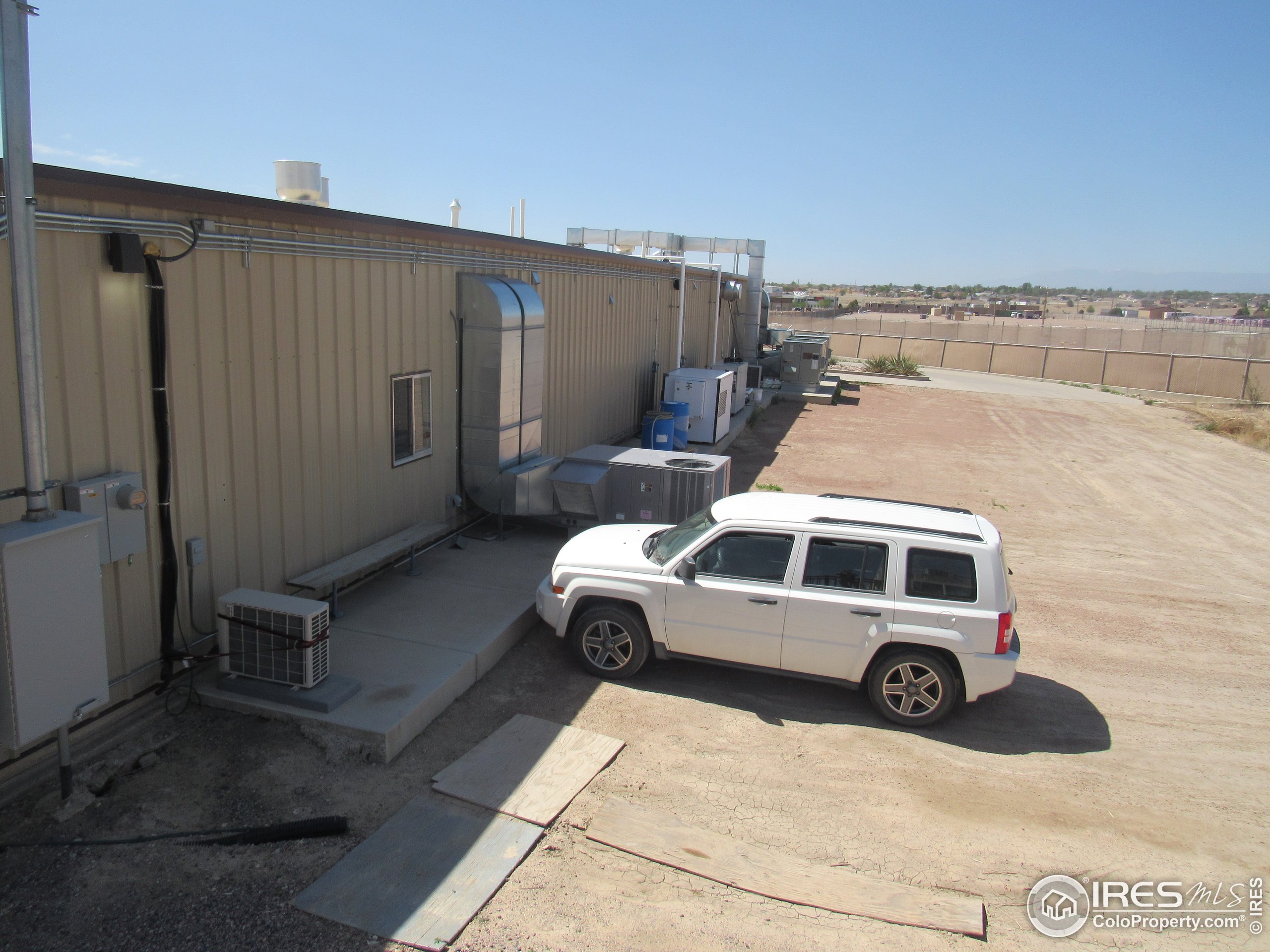 869 E Industrial Blvd
