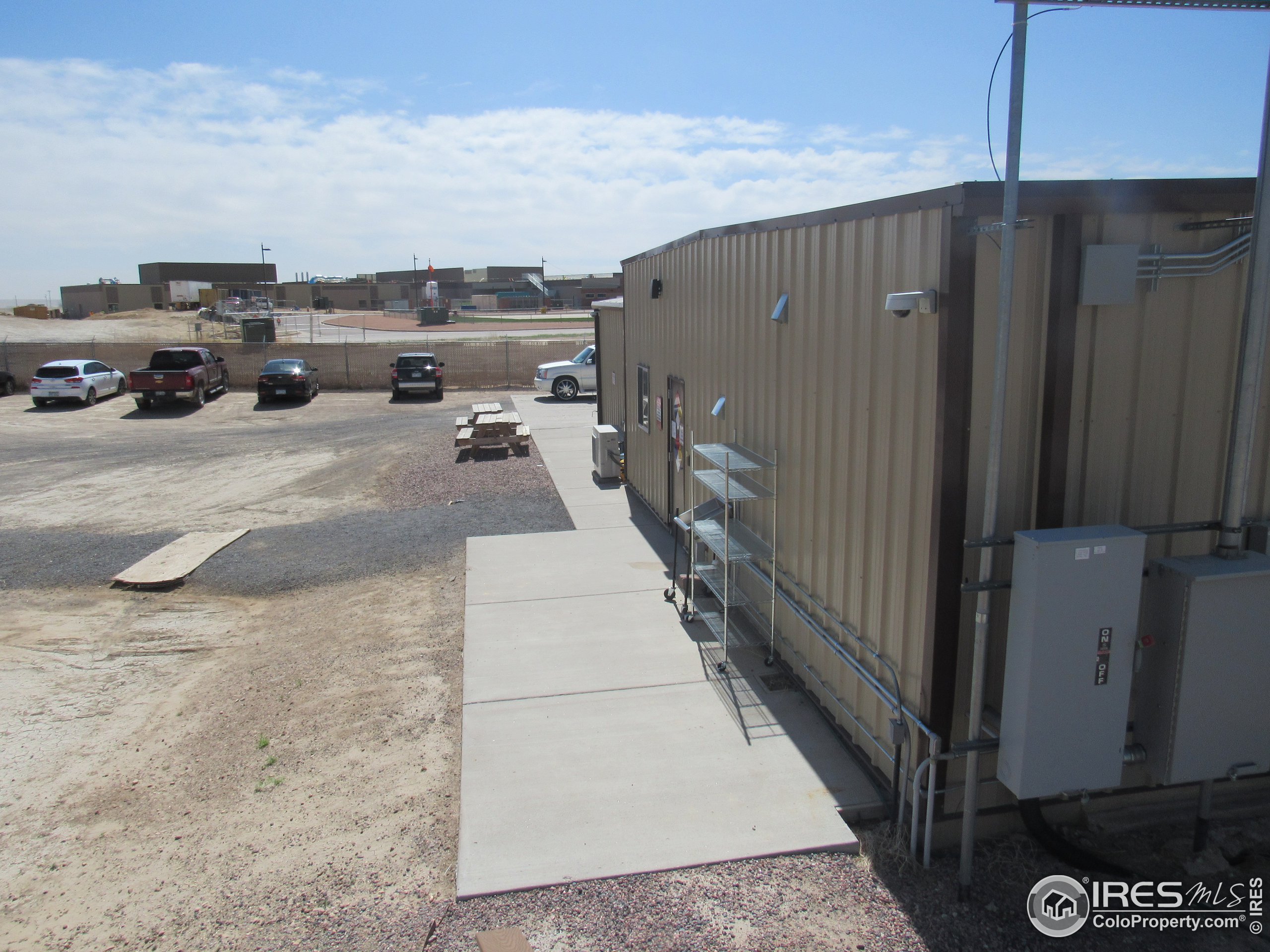 869 E Industrial Blvd