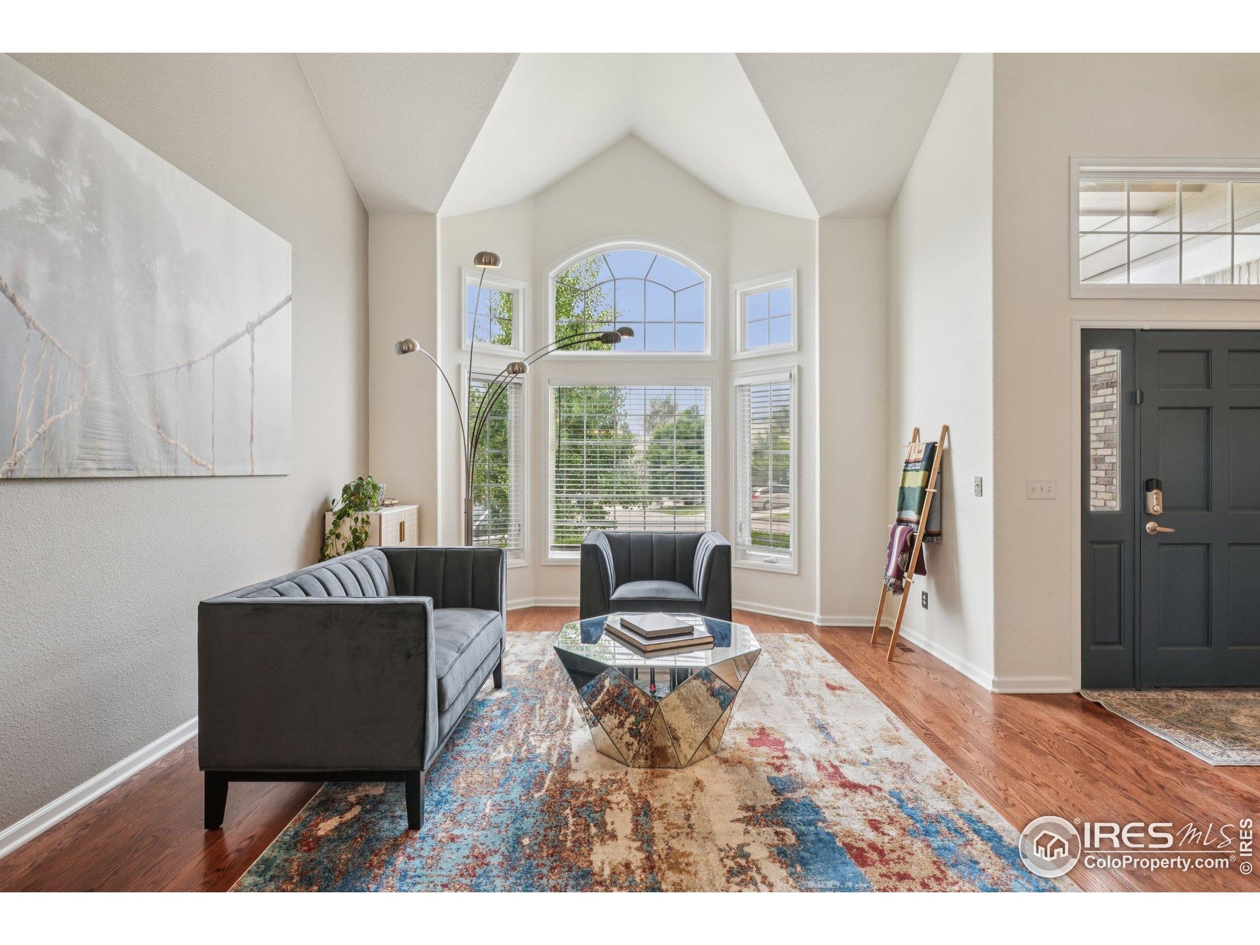 345 Onyx Way