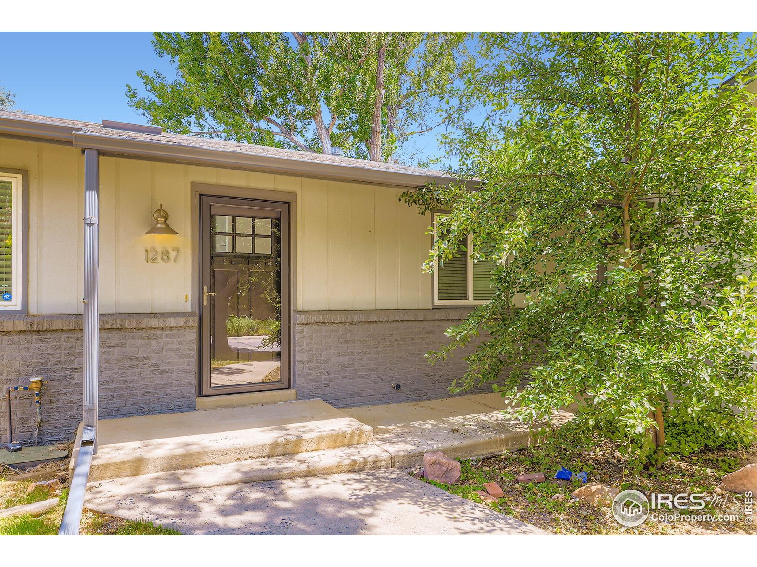 1287 Doric Dr