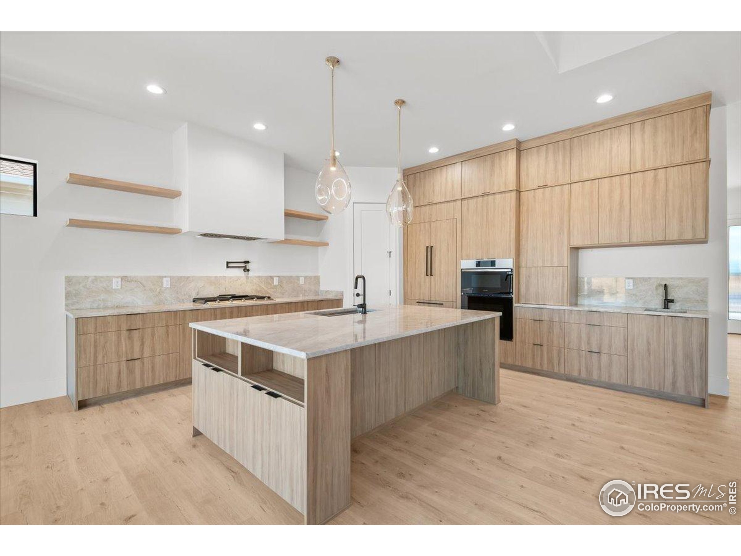 813 Clydesdale Dr