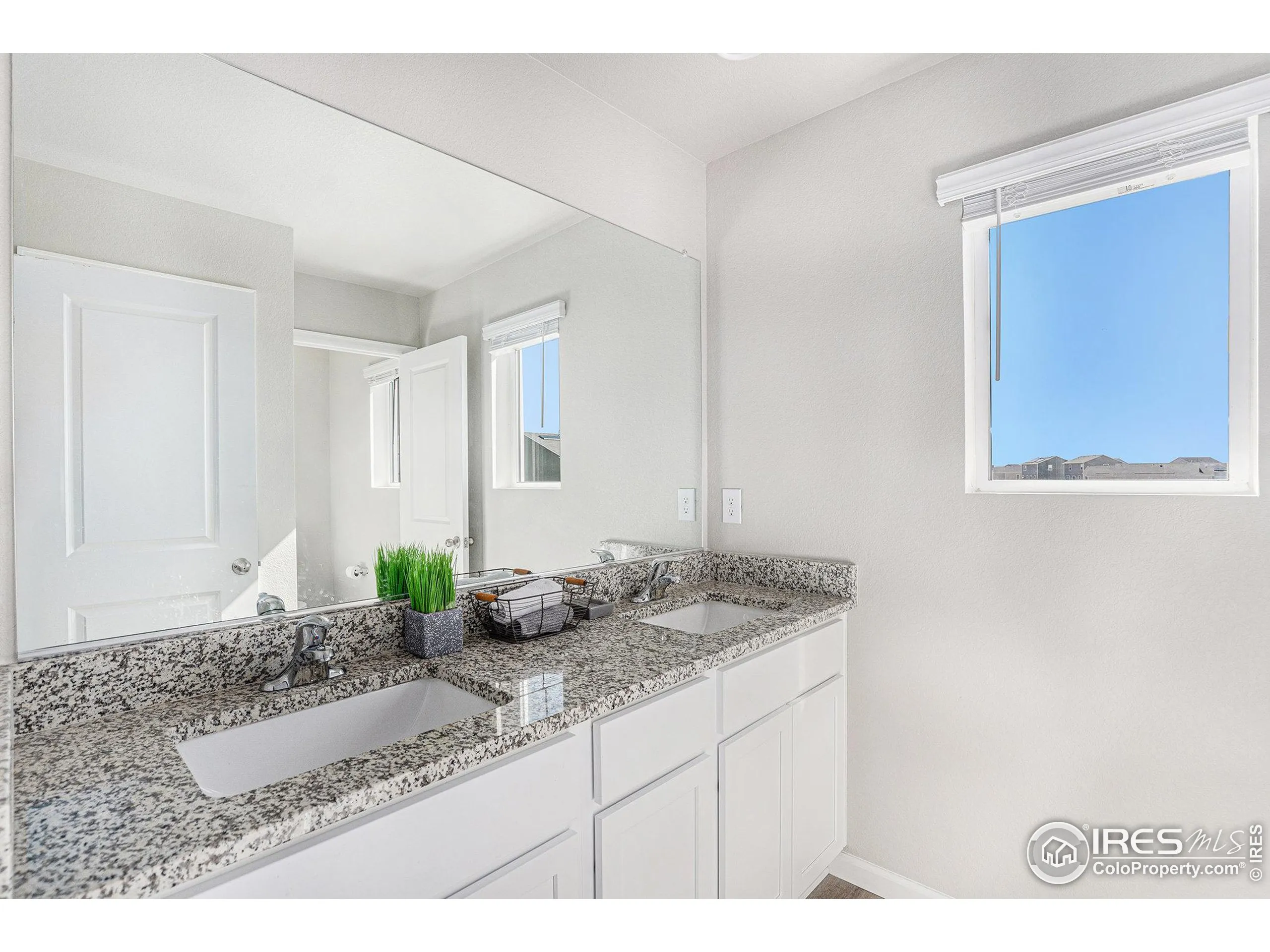 Fort Lupton, Colorado 80621, United States, 4 Bedrooms Bedrooms, ,3 BathroomsBathrooms,Residential,Active,81254