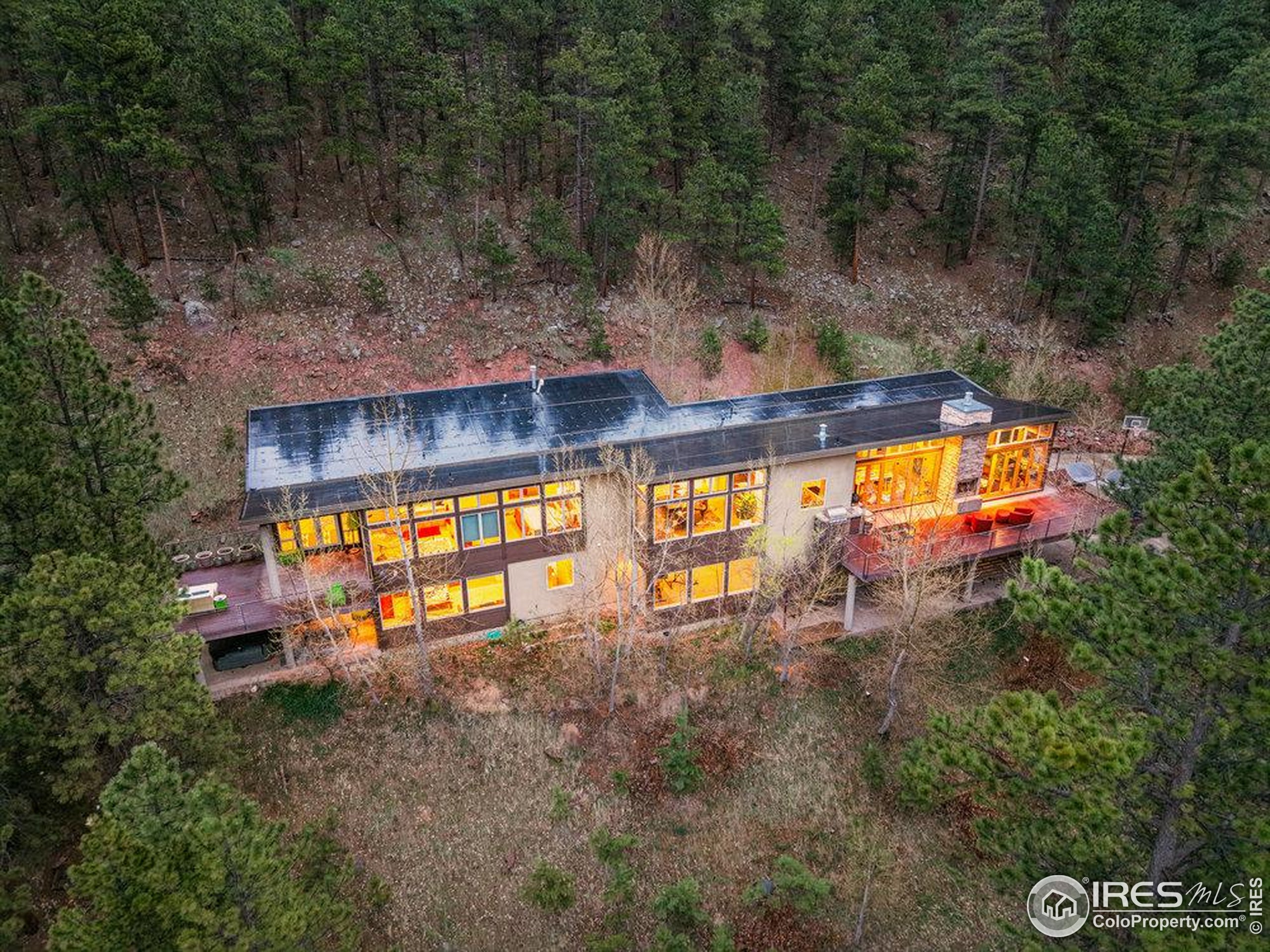 1127 Valley Ln