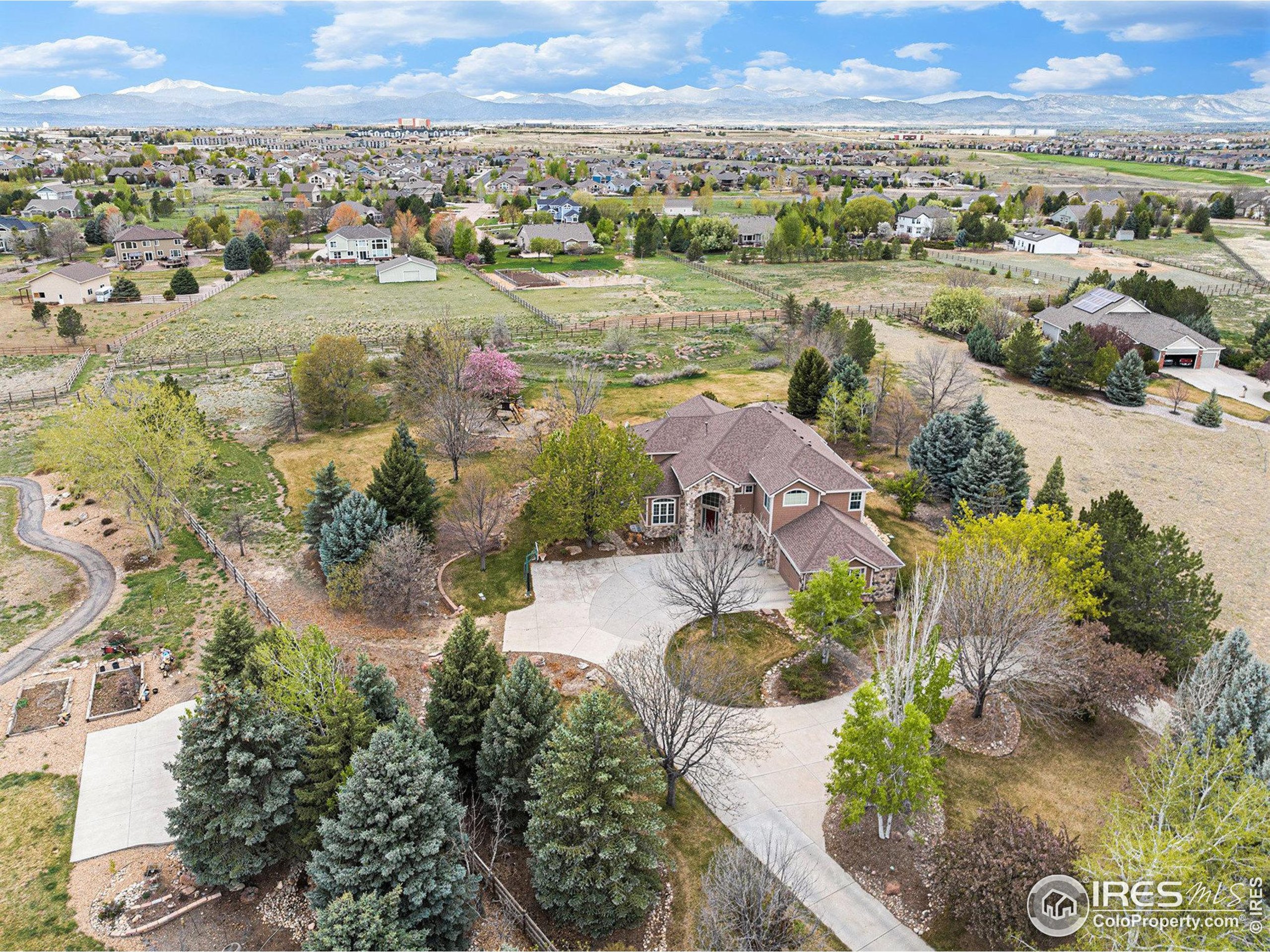 5033 Blackhawk Dr