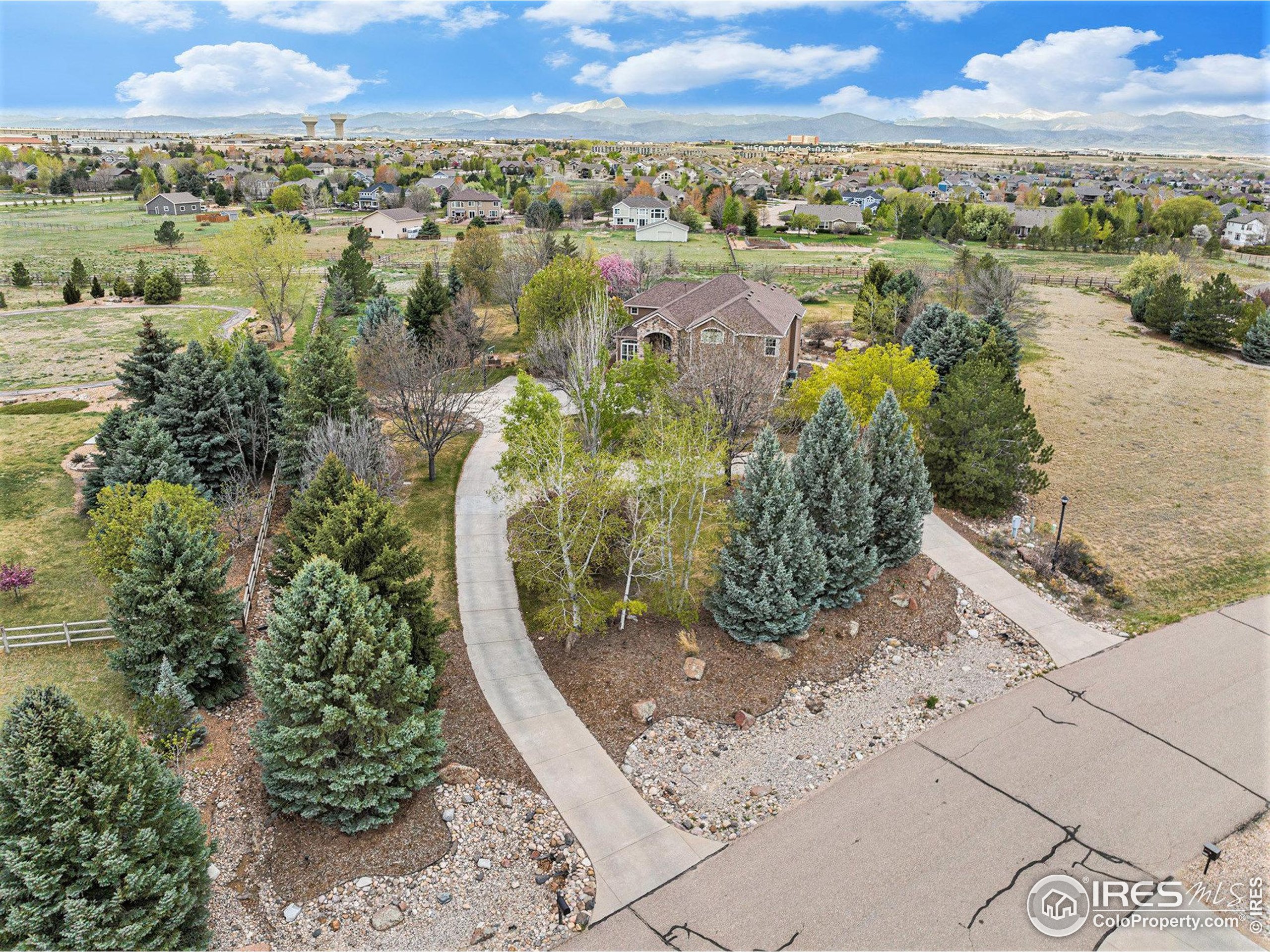5033 Blackhawk Dr